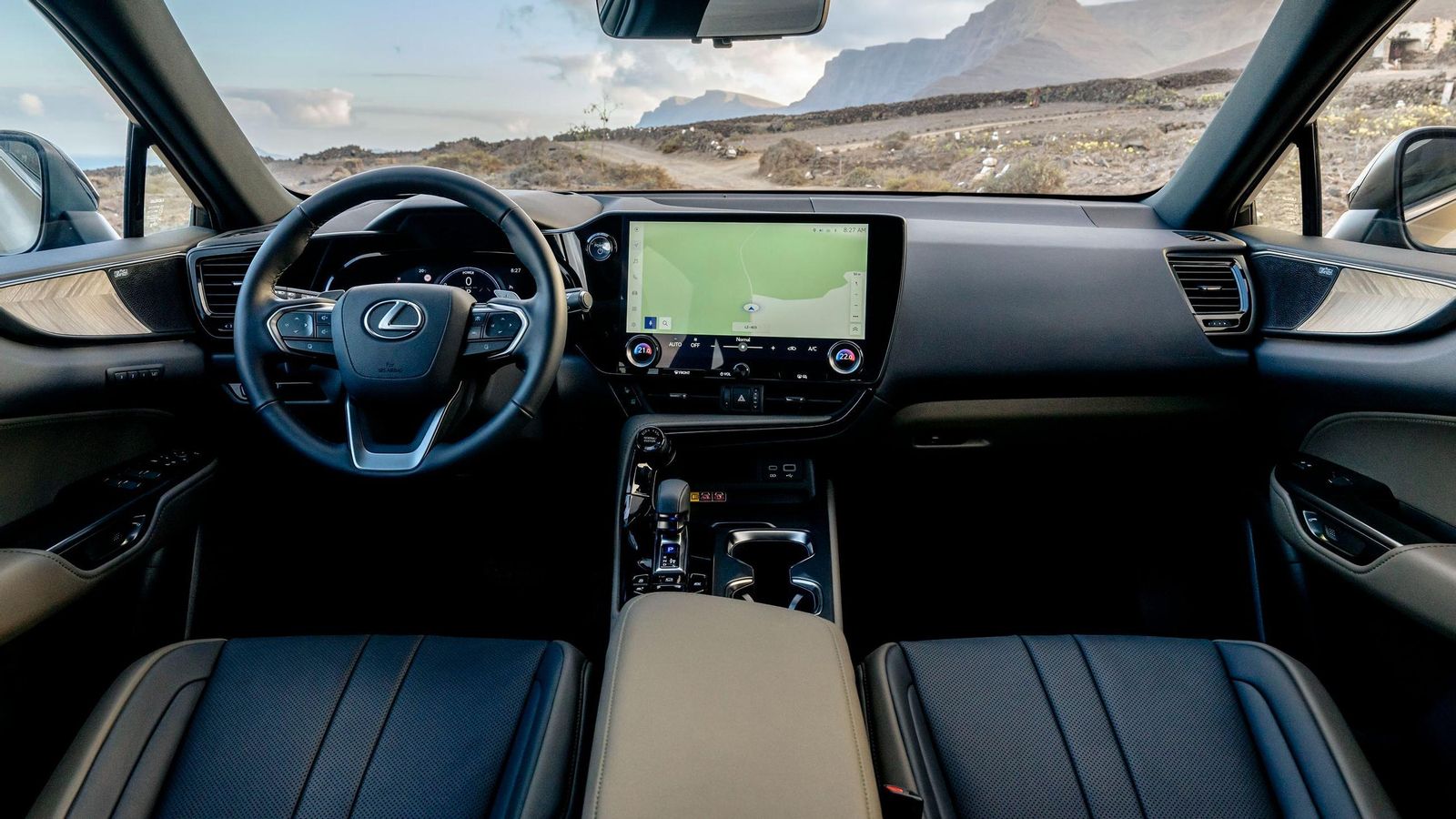 La tapicería y las inserciones en madera también son específicas en esta versión del NX.