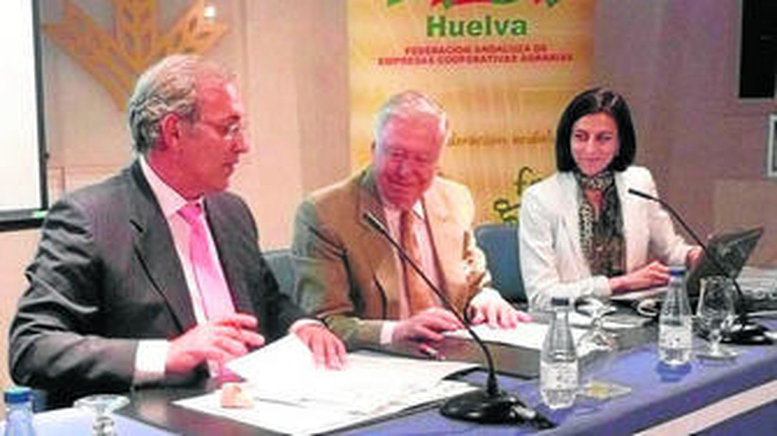 Francisco Contreras, de Faeca-Huelva, y José Luis García Palacios, de la Caja Rural del Sur.