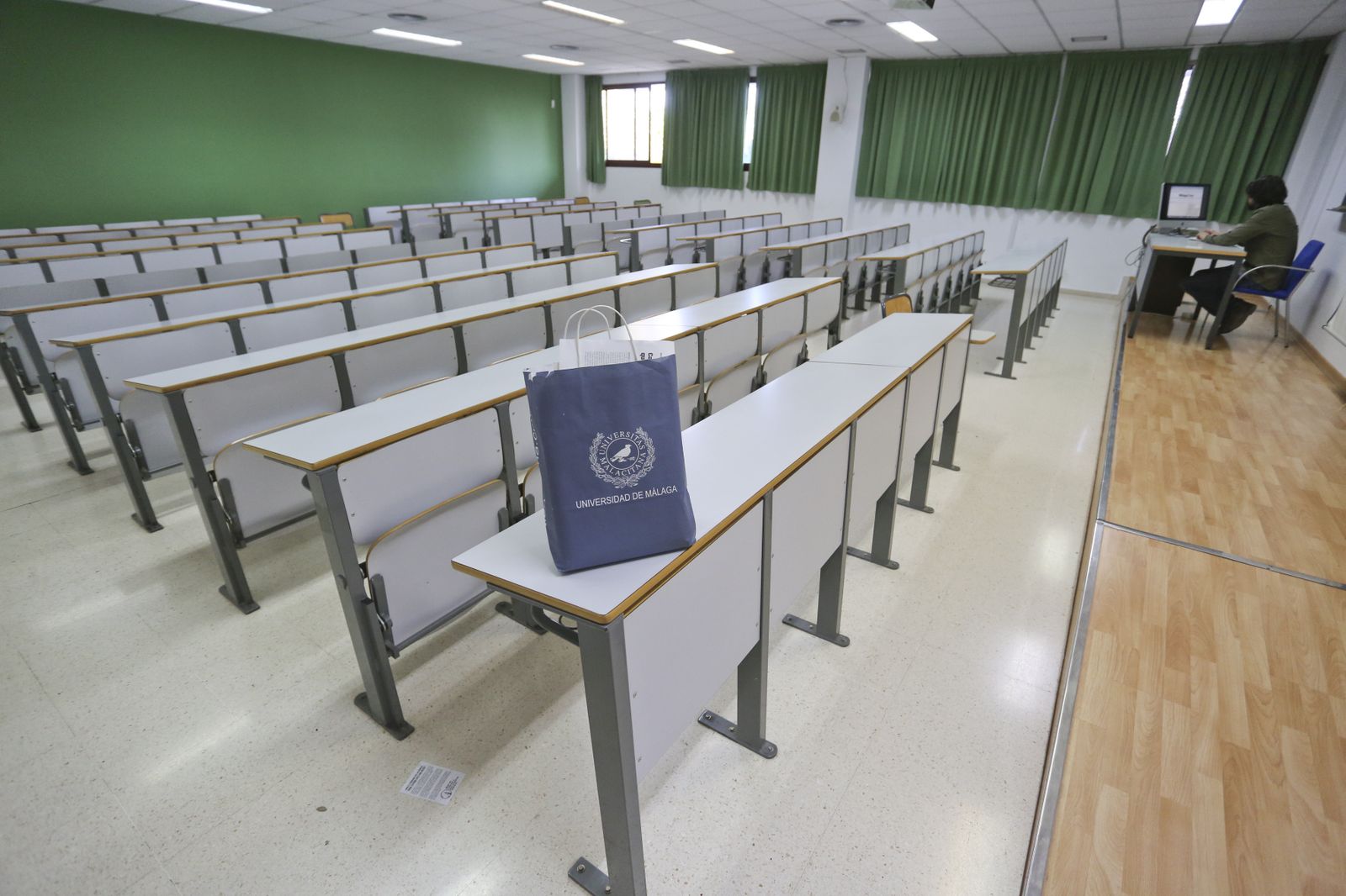 Un profesor en una clase de la Facultad de Periodismo.