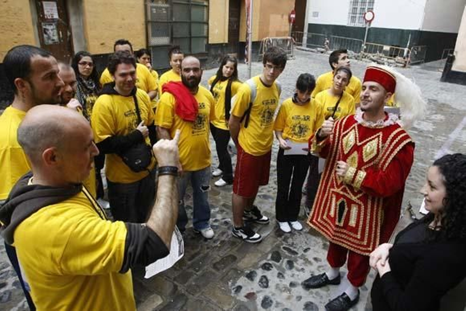 La plaza de San Juan de Dios ha sido el punto de partida de esta tercera edición de la prueba, en la que participan 110 grupos

Foto: Jose Braza