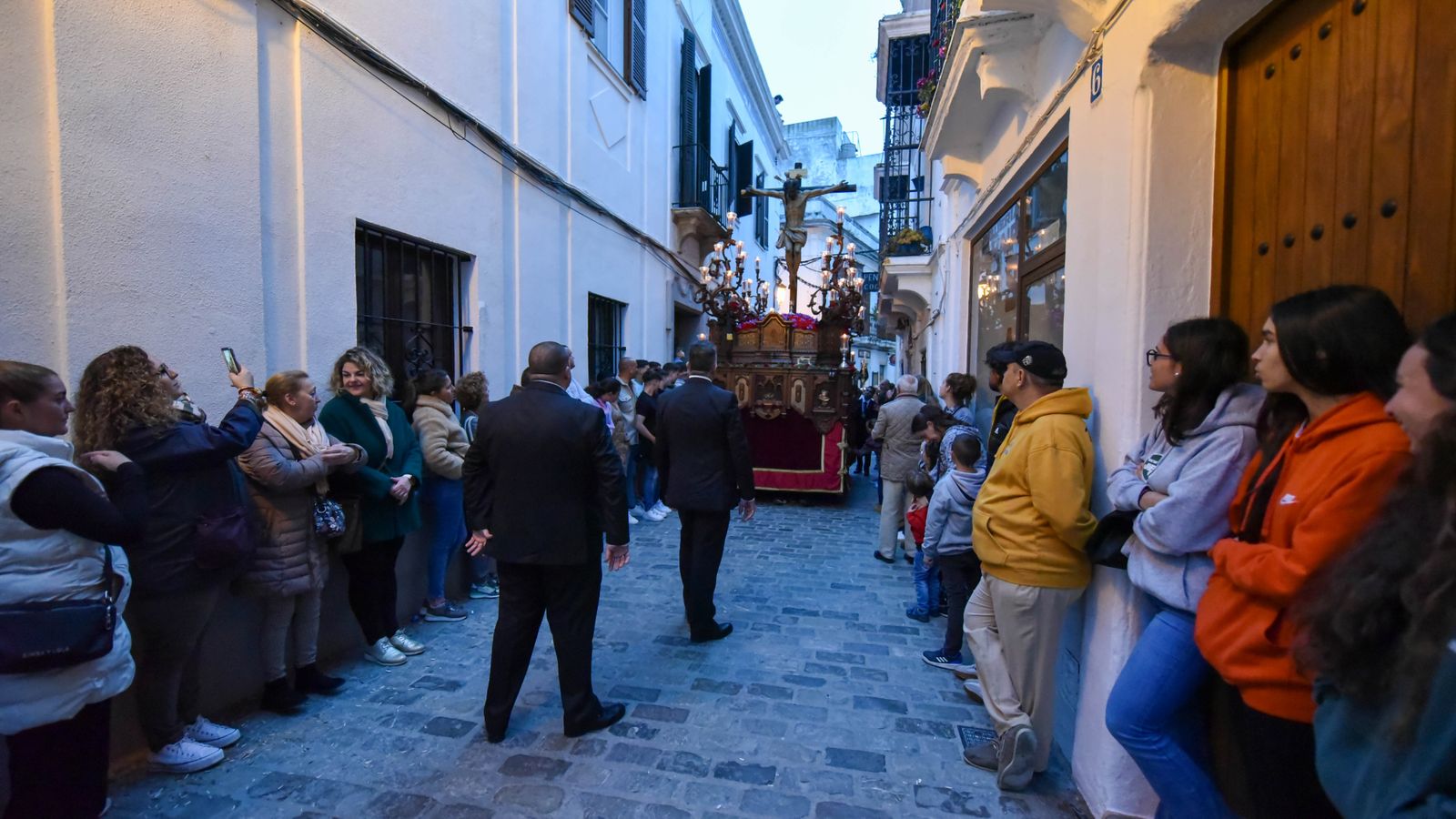 Fotos del Martes Santos en Tarifa: Santisimo Cristo de la Salud y Nuestra Señora de los Dolores