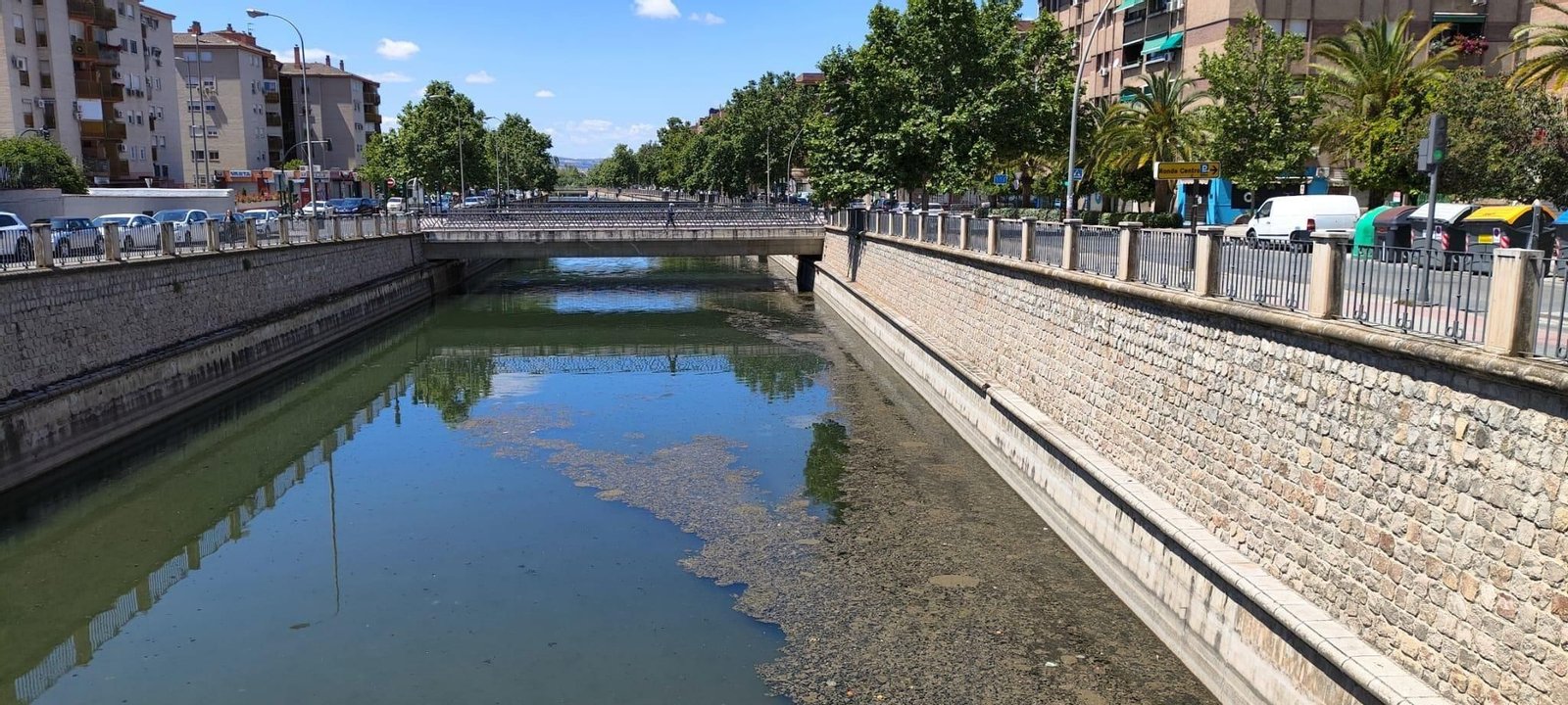 Tramo del río Genil a su paso por la capital granadina