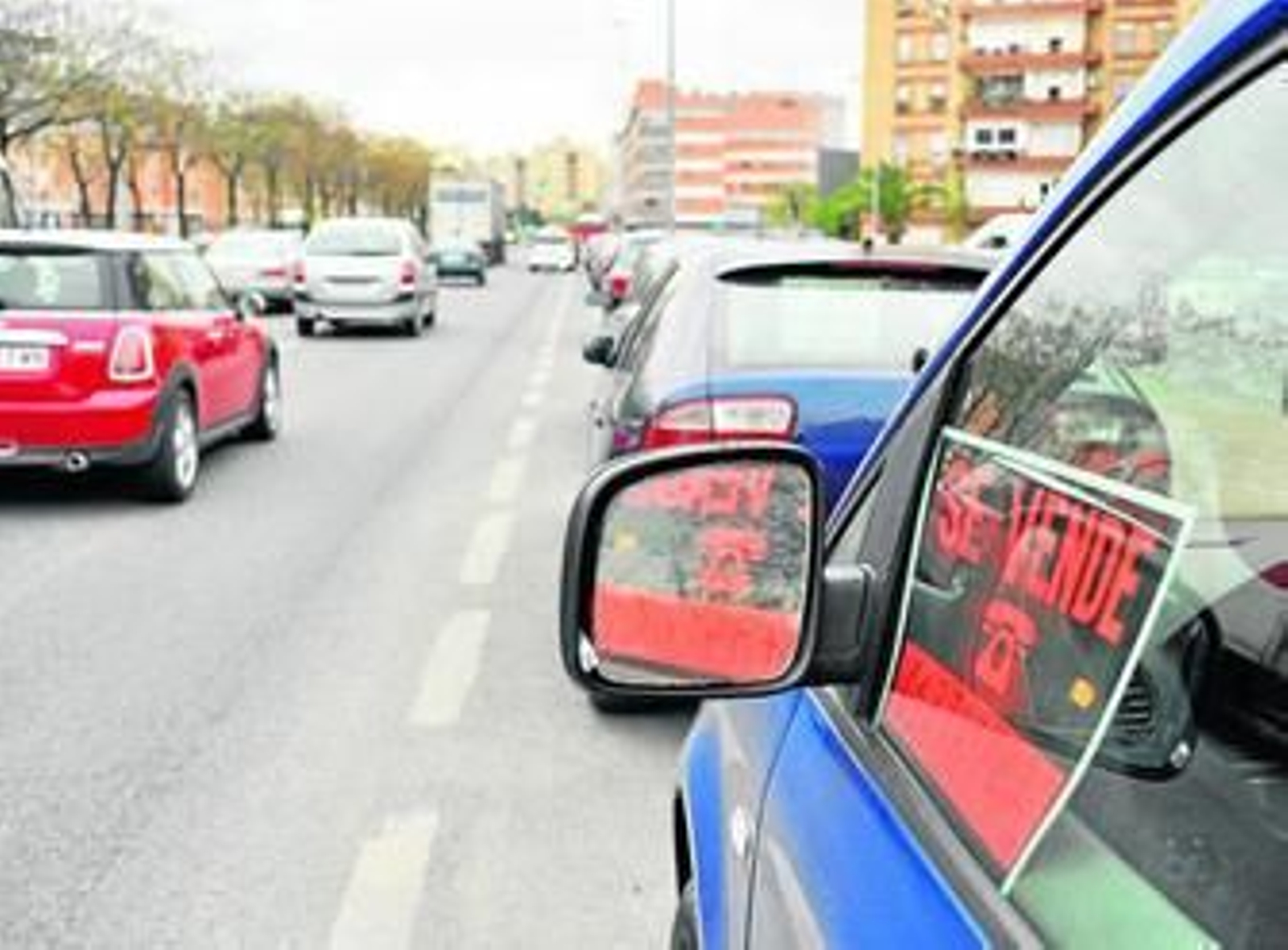 Un vehículo en venta en la zona de San Lázaro.