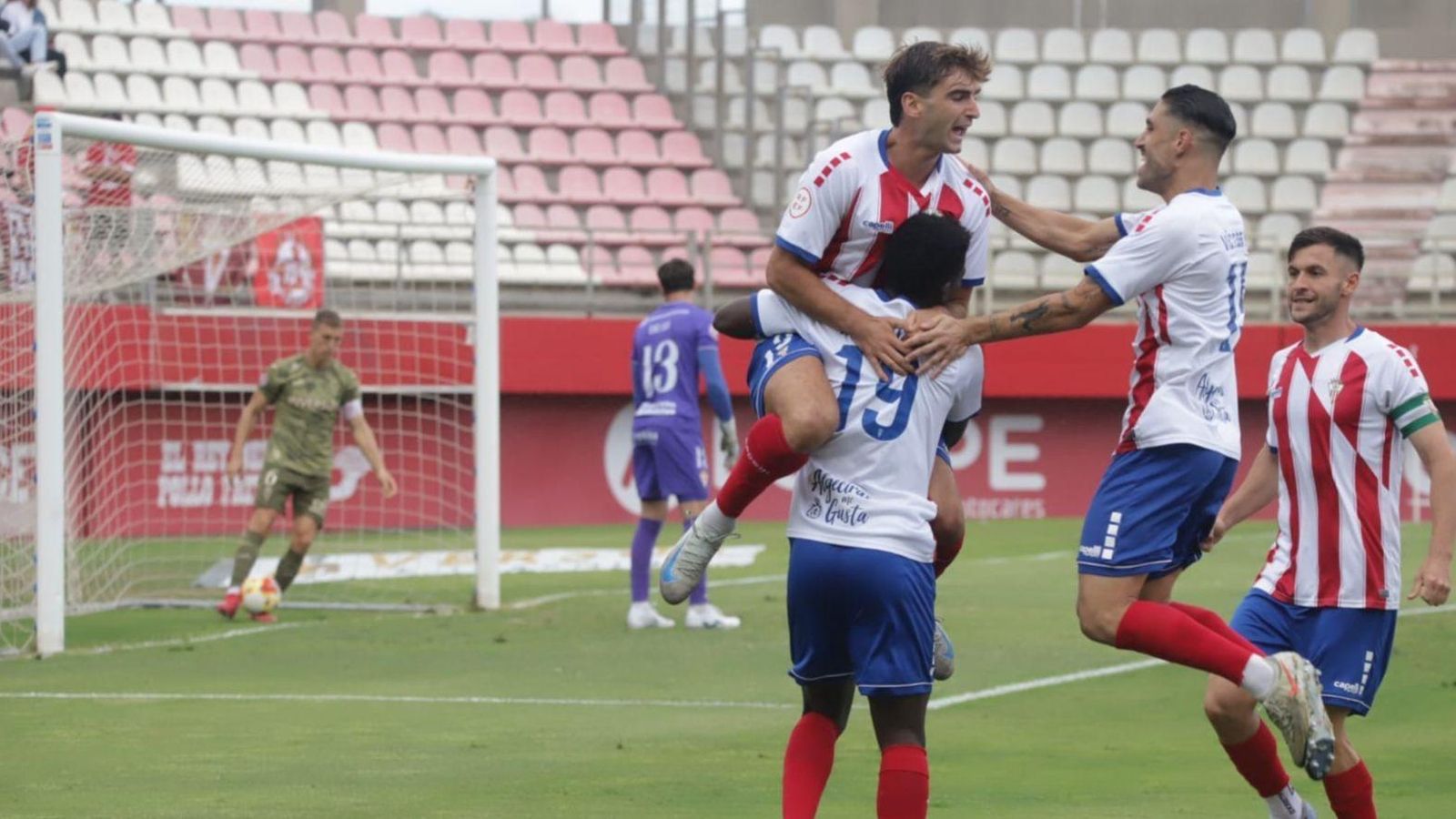 El Algeciras celebra el gol de Manín ante el Murcia.