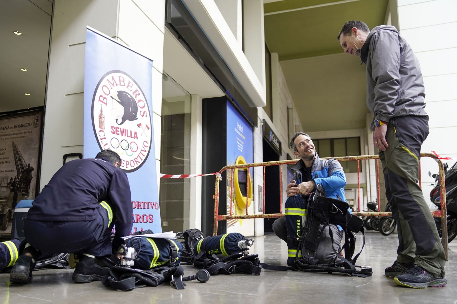 La cronoescalada de los bomberos en la Torre de los Remedios, todas las fotos