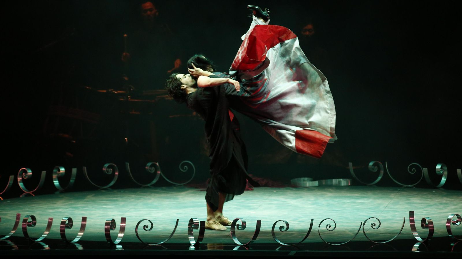 El paso a dos de Yerbabuena con el bailaor Fernando Jiménez.