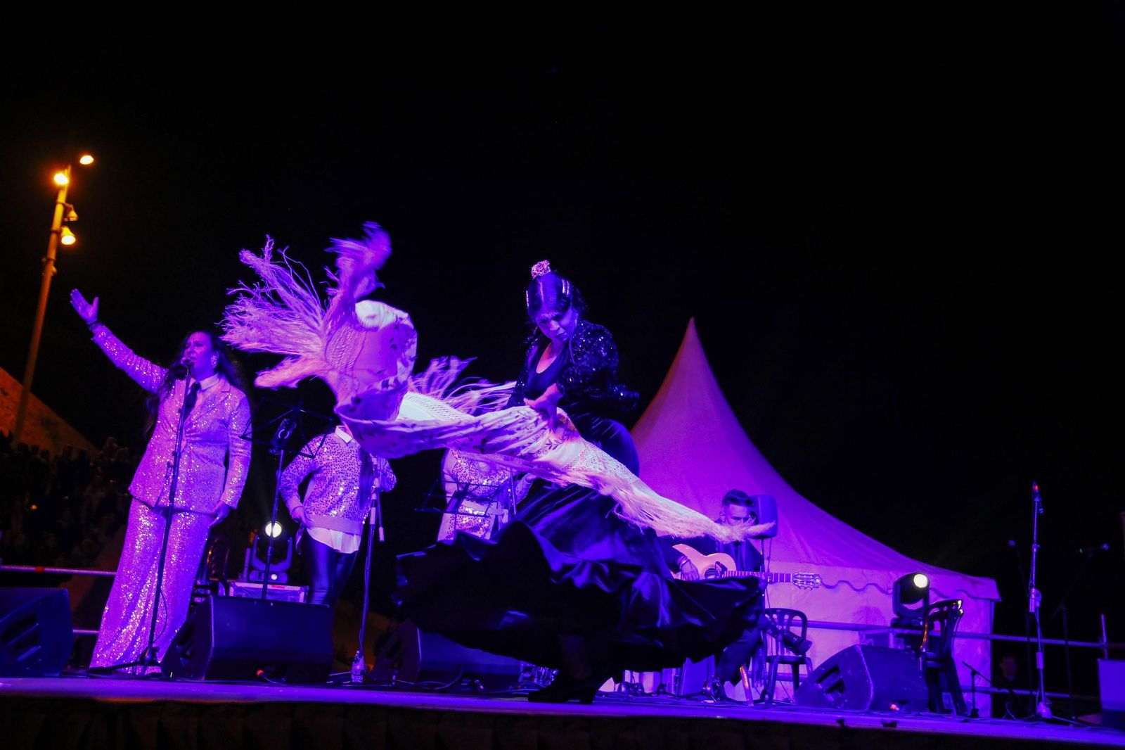 La Noche de las Candelas del Mesón Gitano de Almería, en imágenes