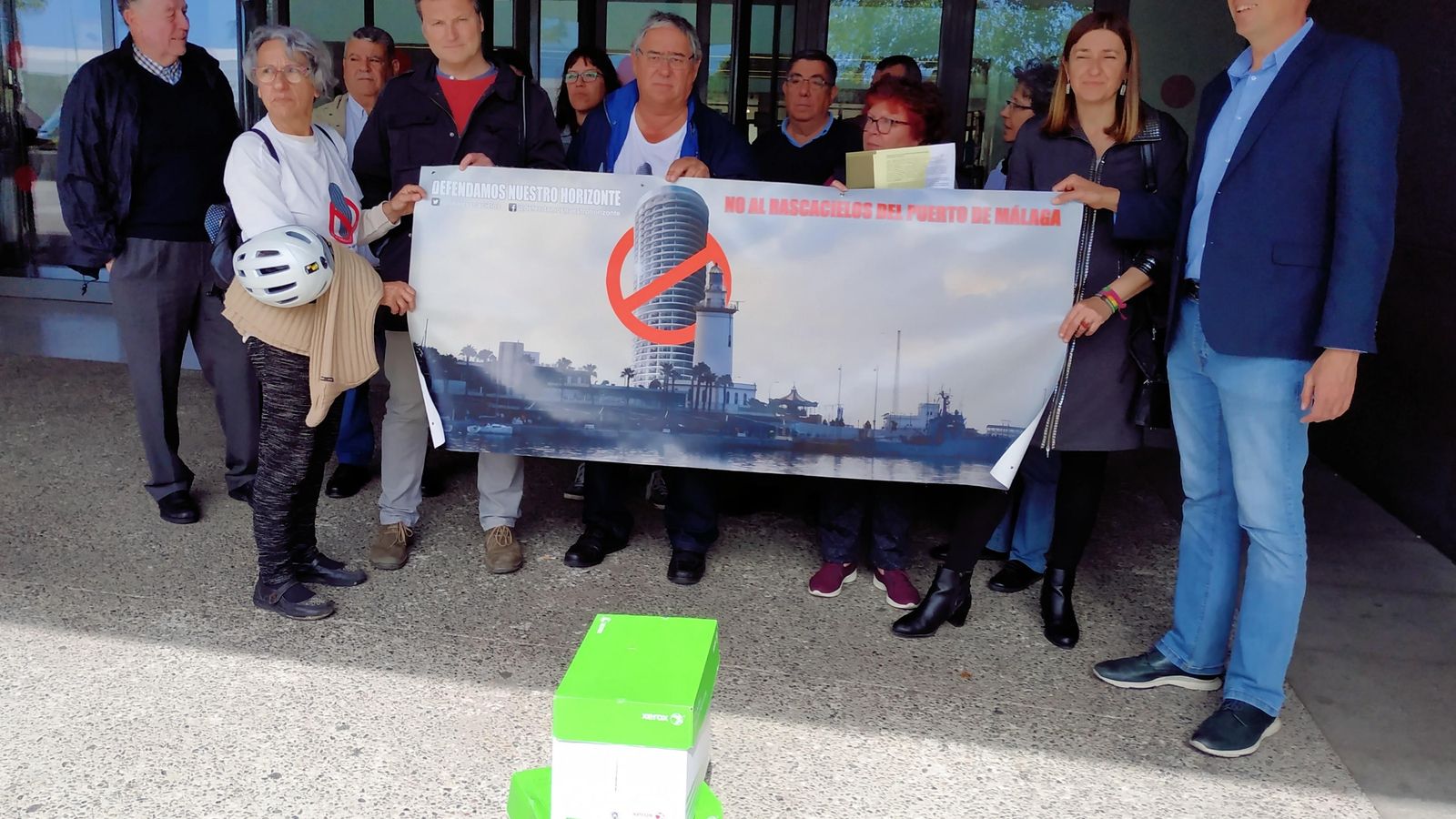 Integrantes de la Plataforma Defendamos Nuestro Horizonte y de otros colectivos. Integrantes de la Plataforma Defendamos Nuestro Horizonte y de otros colectivos.