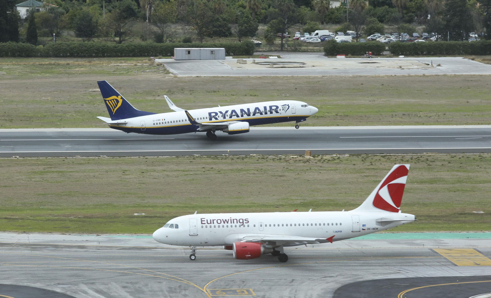 Aviones en el aeropuerto de Málaga. Aviones en el aeropuerto de Málaga.