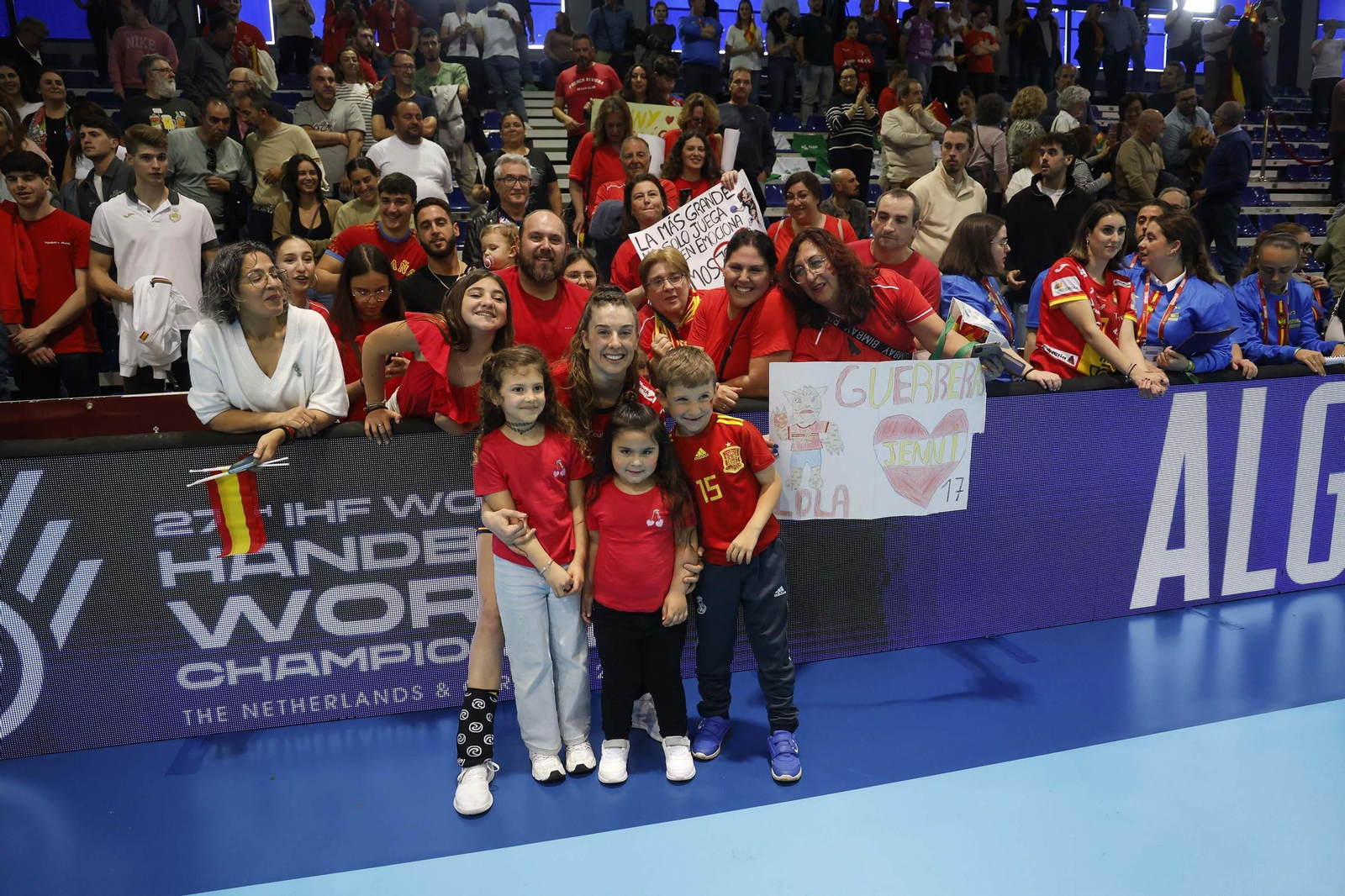 Búscate durante el España - Croacia de balonmano en Algeciras