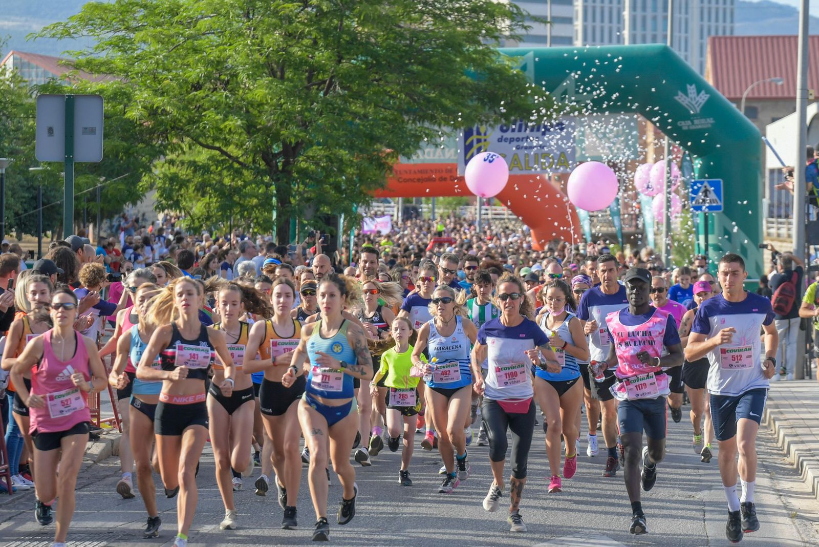 Las imágenes de la Carrera de la Mujer de este domingo en Granada