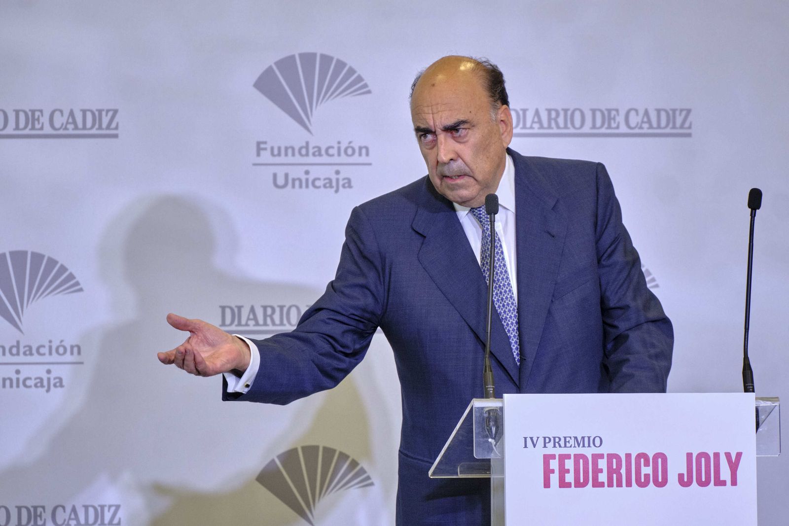 Luis Isasi, durante un momento de su intervención tras recoger el IV Premio Federico Joly.