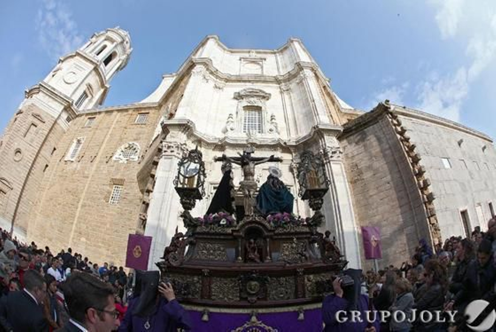 Venerable, Real, Militar y Nacional Cofradía del Santísimo Cristo de la Piedad y María Santísima de las Lágrimas.

Foto: Jesus Marin