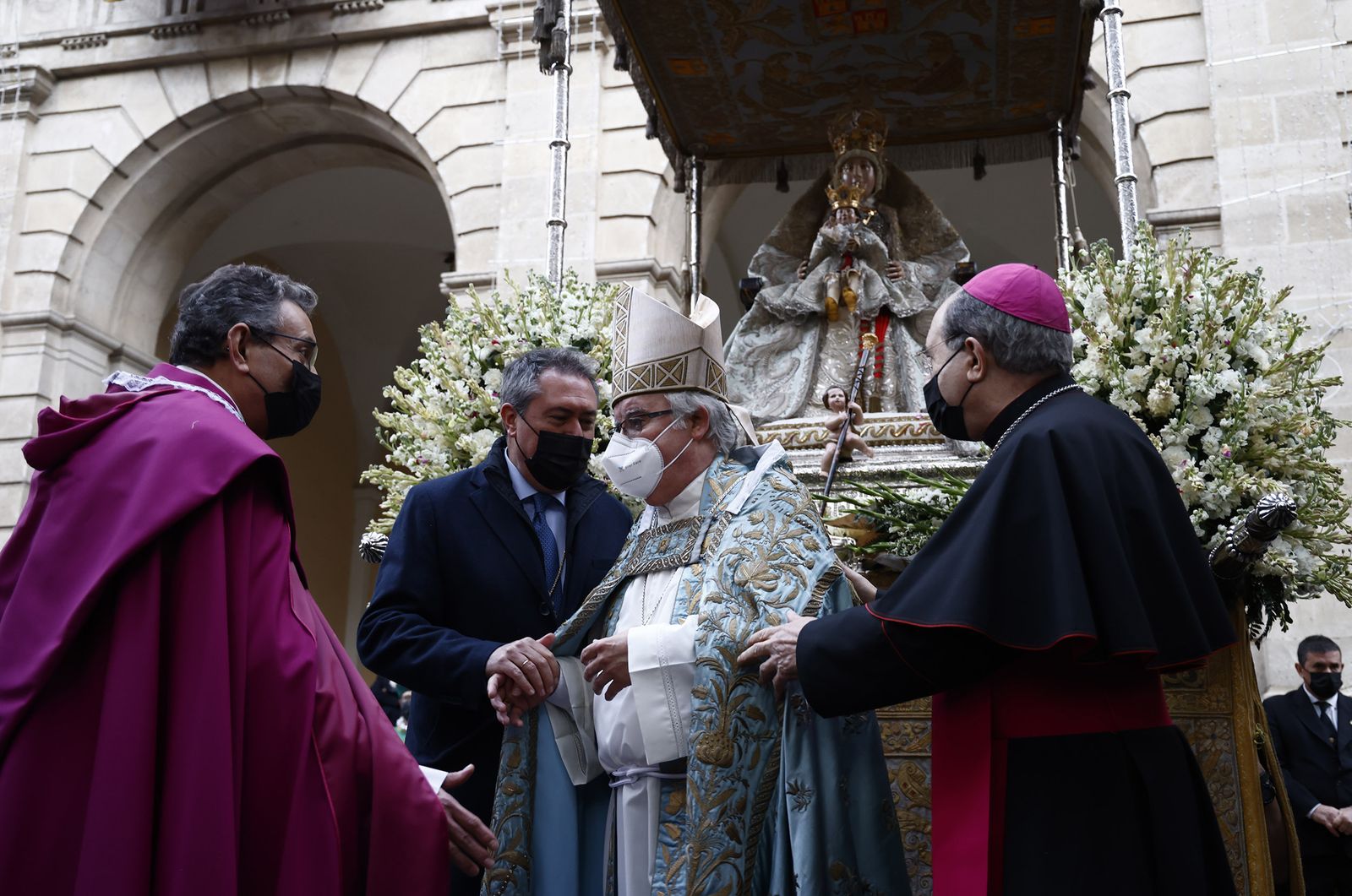 La procesión de la Virgen de los Reyes, en imágenes