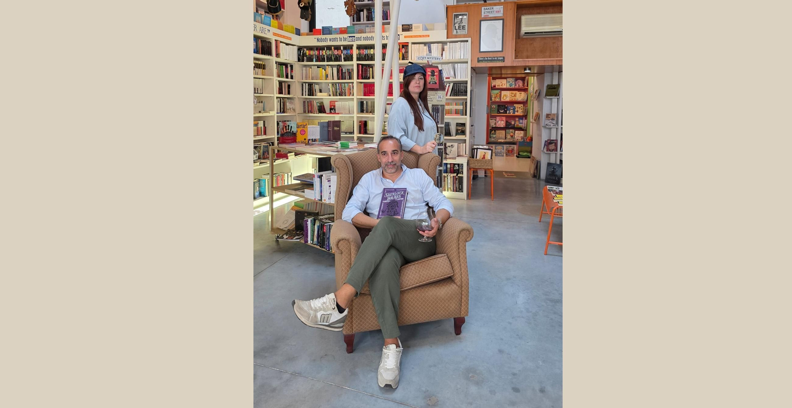 Los fundadores de la Sociedad, Adrián Otero y Margarita Lozano, en la librería El Laberinto.
