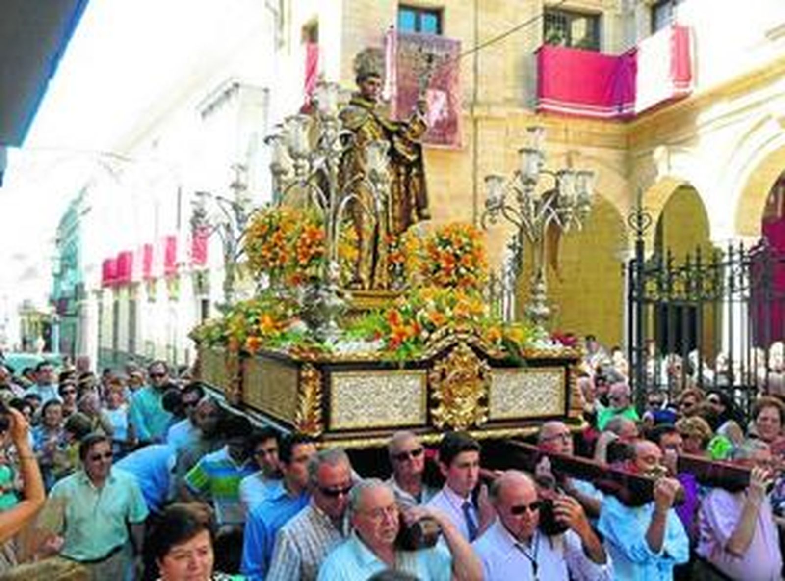Traslado de San Francisco Solano hasta la parroquia de Santiago, ayer en Montilla.
