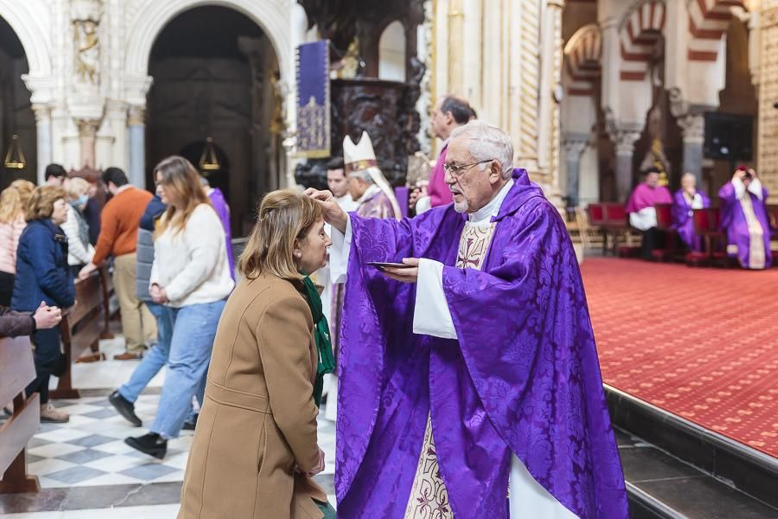 La celebración del Miércoles de Ceniza en la Catedral de Córdoba, en imágenes