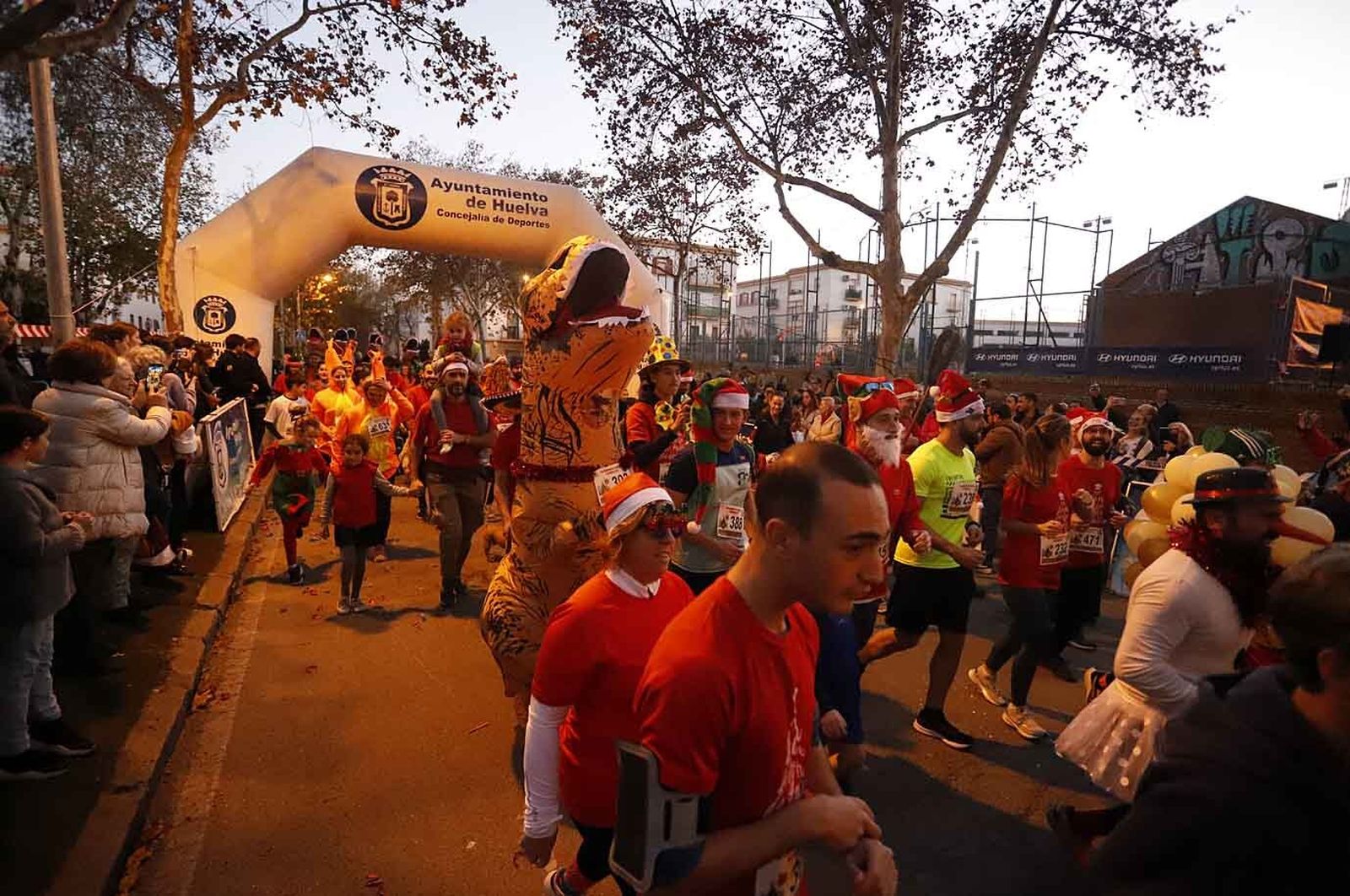Imágenes de la carrera de San Silvestre en Huelva