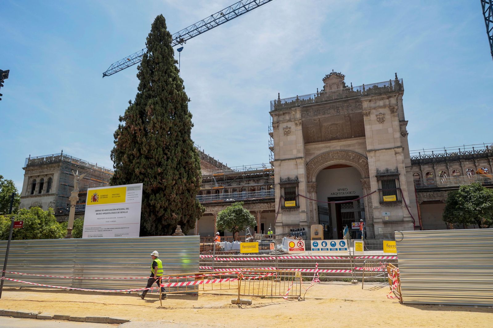 Exterior del Museo Arqueológico de Sevilla, actualmente en obras.