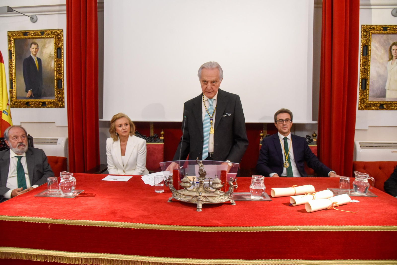 La Academia de Medicina de Sevilla recepciona a tres nuevos académicos correspondientes