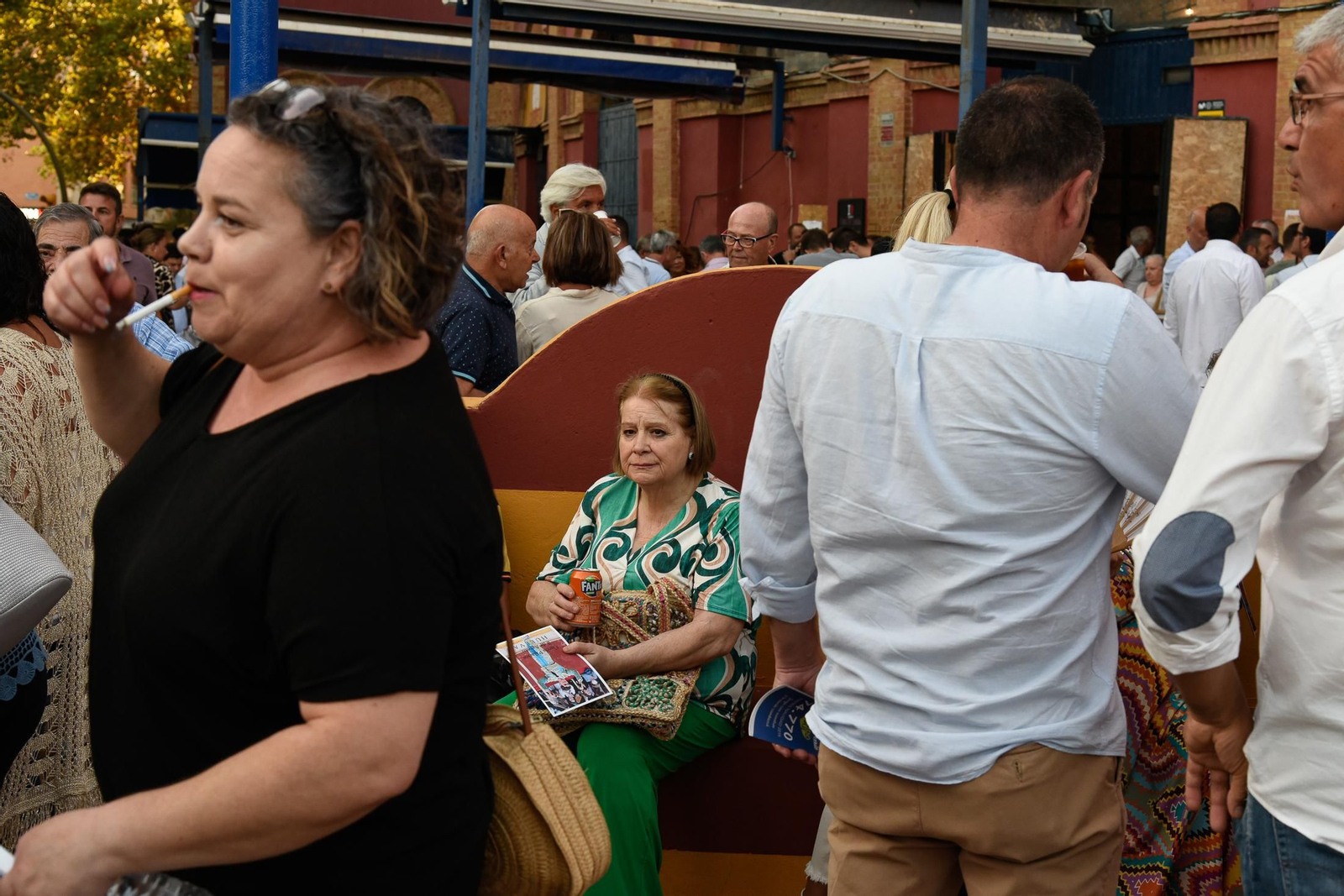 Colombinas 2022: Imágenes del ambiente en la plaza de toros en la novillada del martes