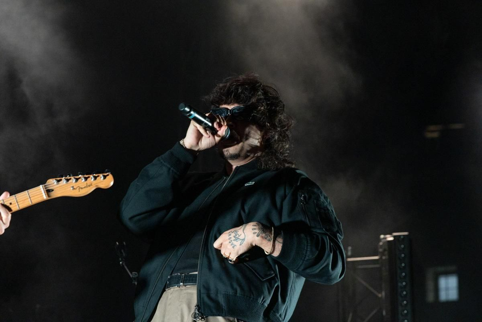 Feria de noche de San Lucas, Concierto de La Plazuela y La Mona Chita Rock, en imágenes