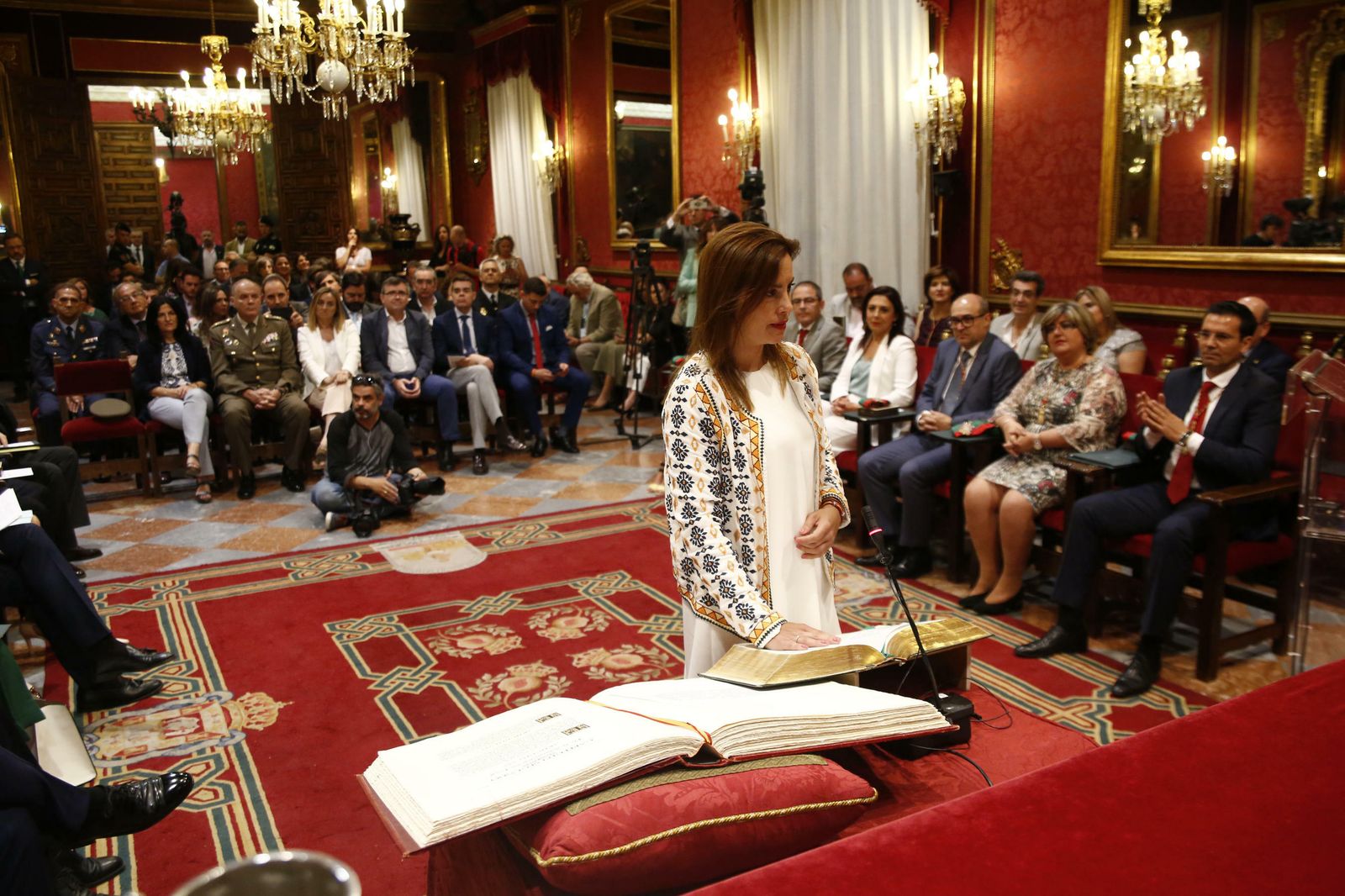 Las imágenes de la jornada de constitución del Ayuntamiento de Granada
