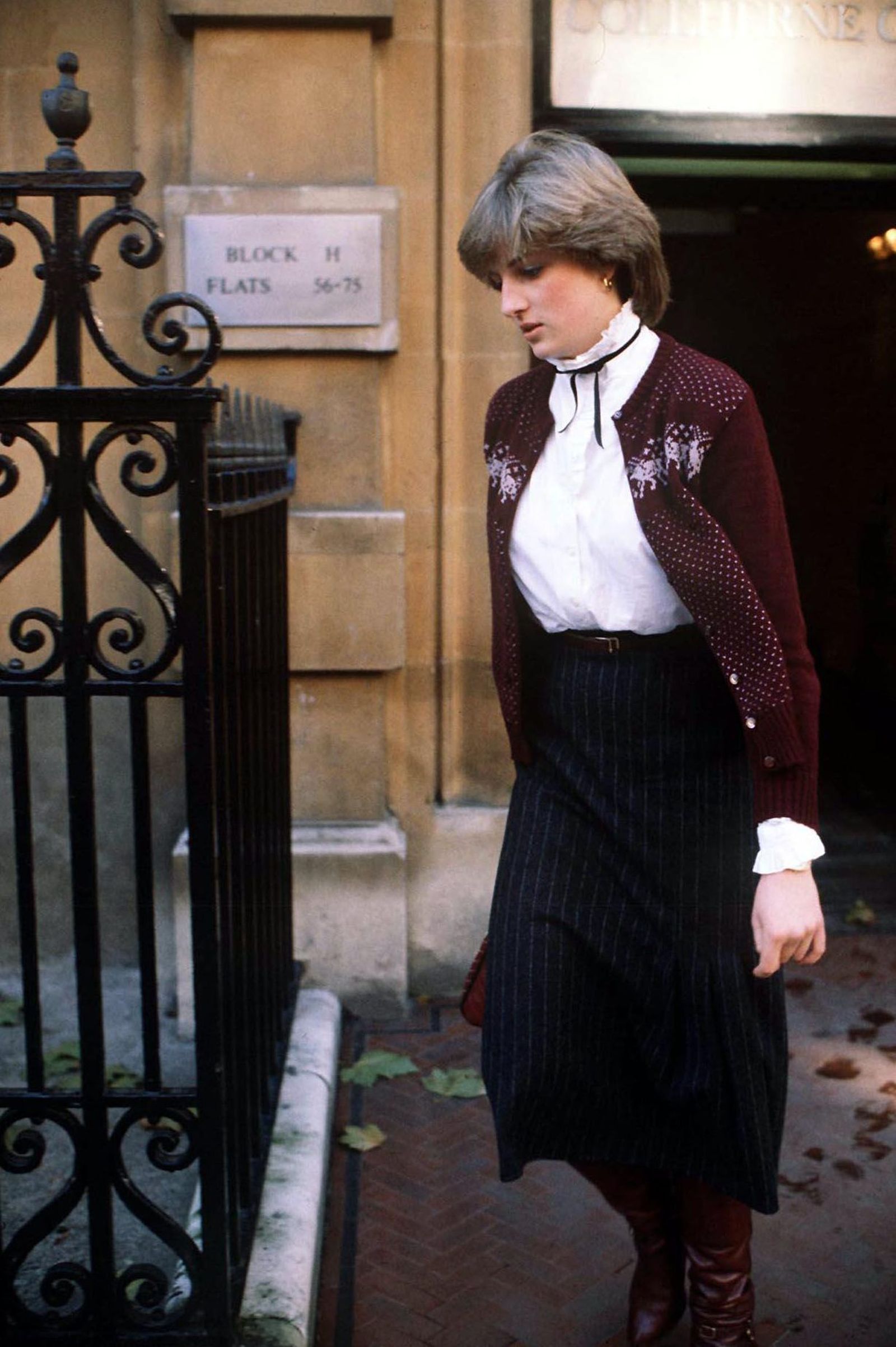 Lady Di, en los años 80. frente al apartamento.