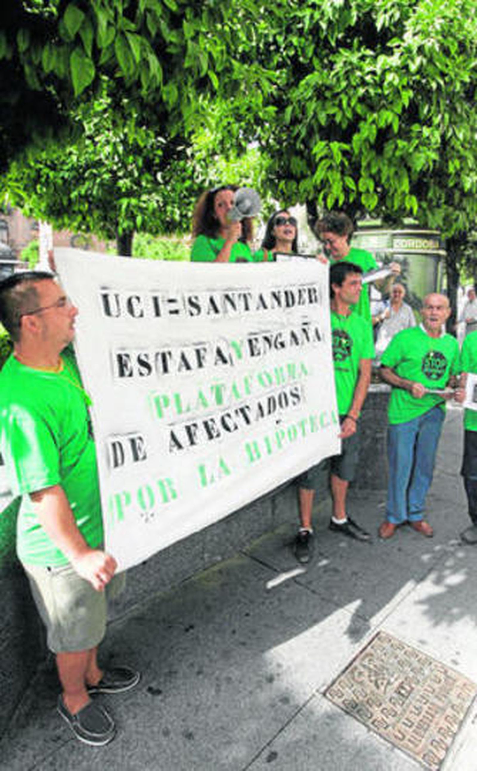 La Plataforma de Afectados por la Hipoteca durante la protesta.