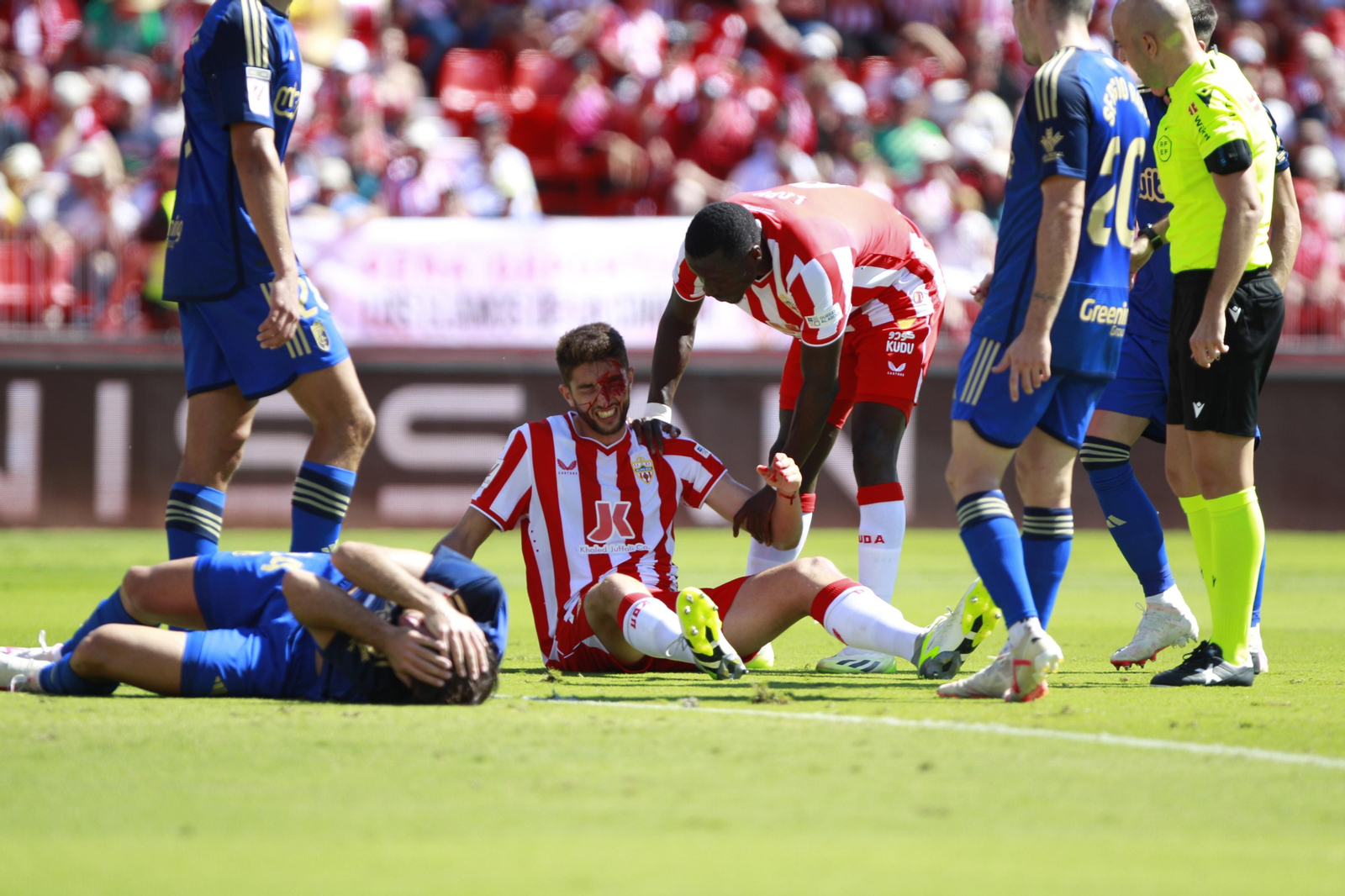 Imágenes del empate a 3 de la U.D. Almería y el Granada C.F.