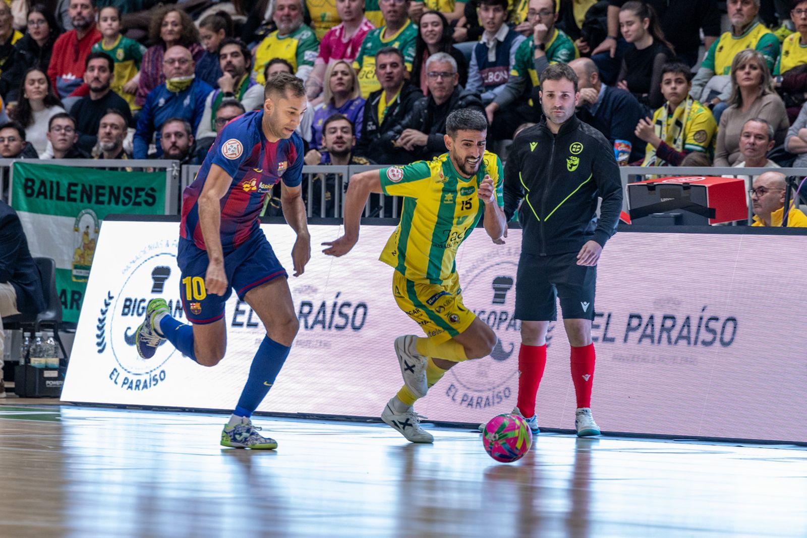 Las mejores imágenes del espectacular encuentro entre Jaén Paraíso Interior FS y Barça (3-3)