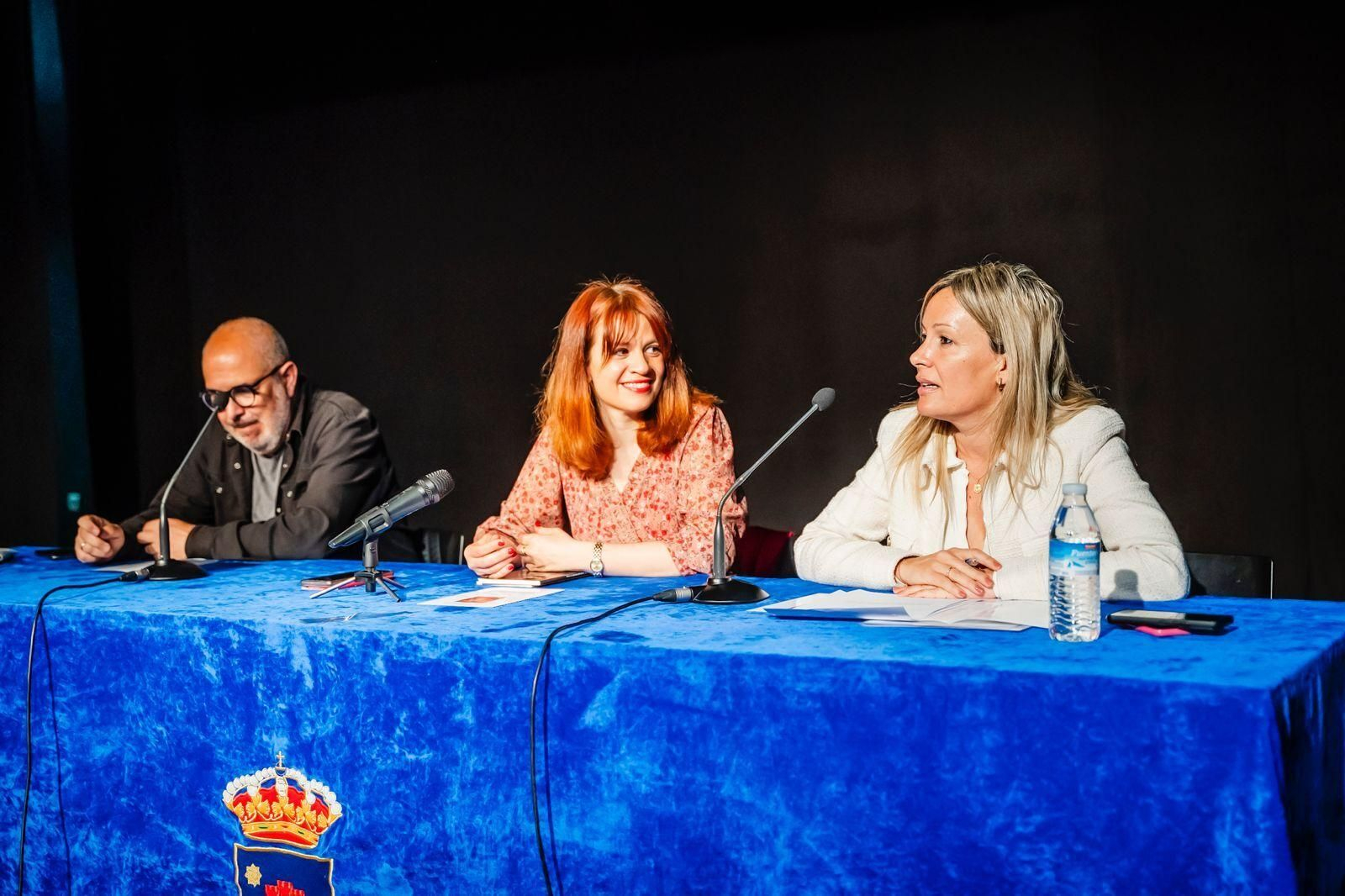 Acto de ‘Poetas y jóvenes’ con Ioana Gruia en Roquetas.