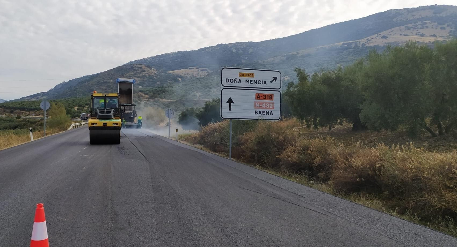 Trabajos de mejora de la carretera A-318 en Doña Mencía. Trabajos de mejora de la carretera A-318 en Doña Mencía.