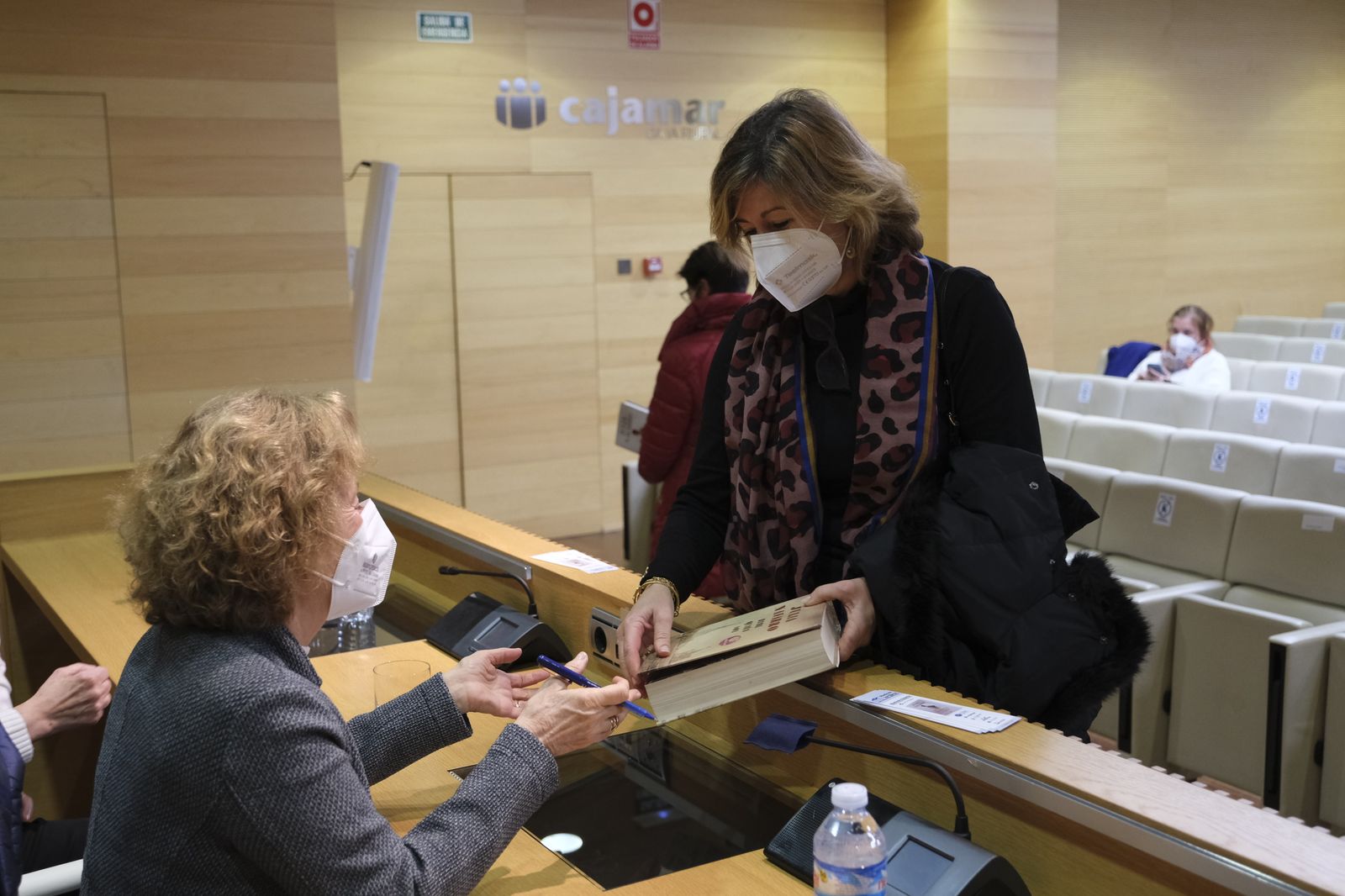 Fotogalería Diario de los Libros, con Julia Navarro. Almería