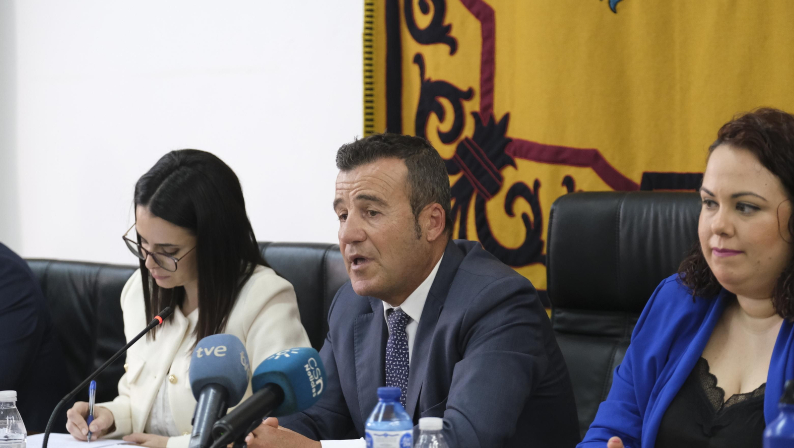 Las imágenes de la moción de censura en el Ayuntamiento de Carboneras