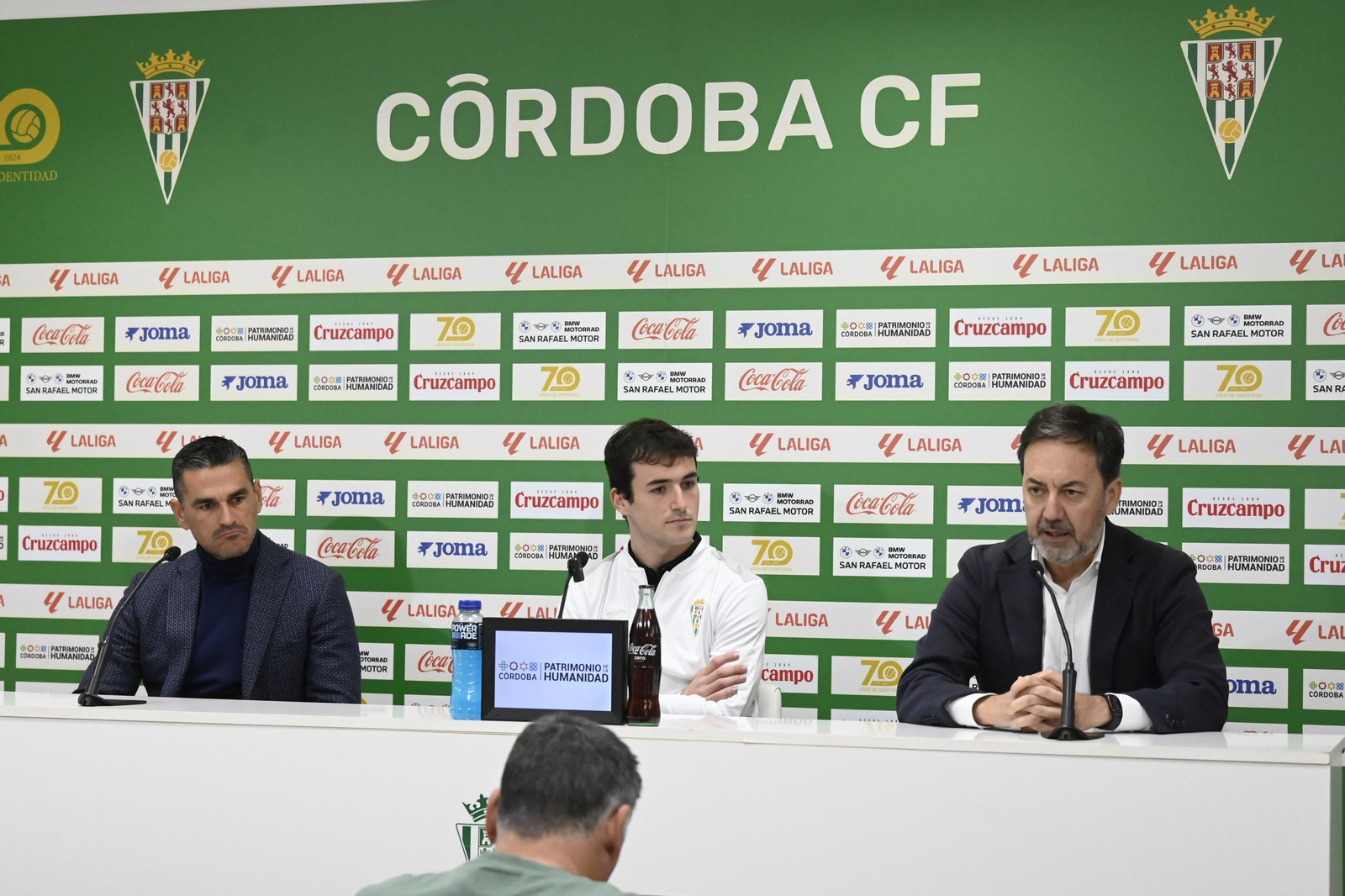 Las mejores fotos de la presentación de Jon Magunazelaia como jugador del Córdoba CF