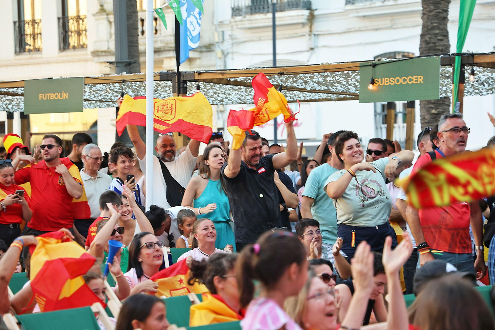 Imágenes de la Fan zone en Huelva de la Final de la Eurocopa entre Inglaterra y España Imágenes de la Fan zone en Huelva de la Final de la Eurocopa entre Inglaterra y España