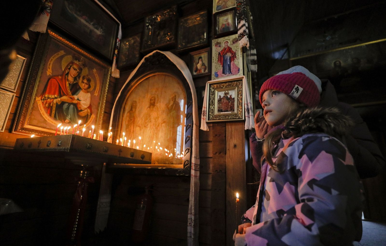 Fieles ucranianos celebran la Pascua en Kiev.