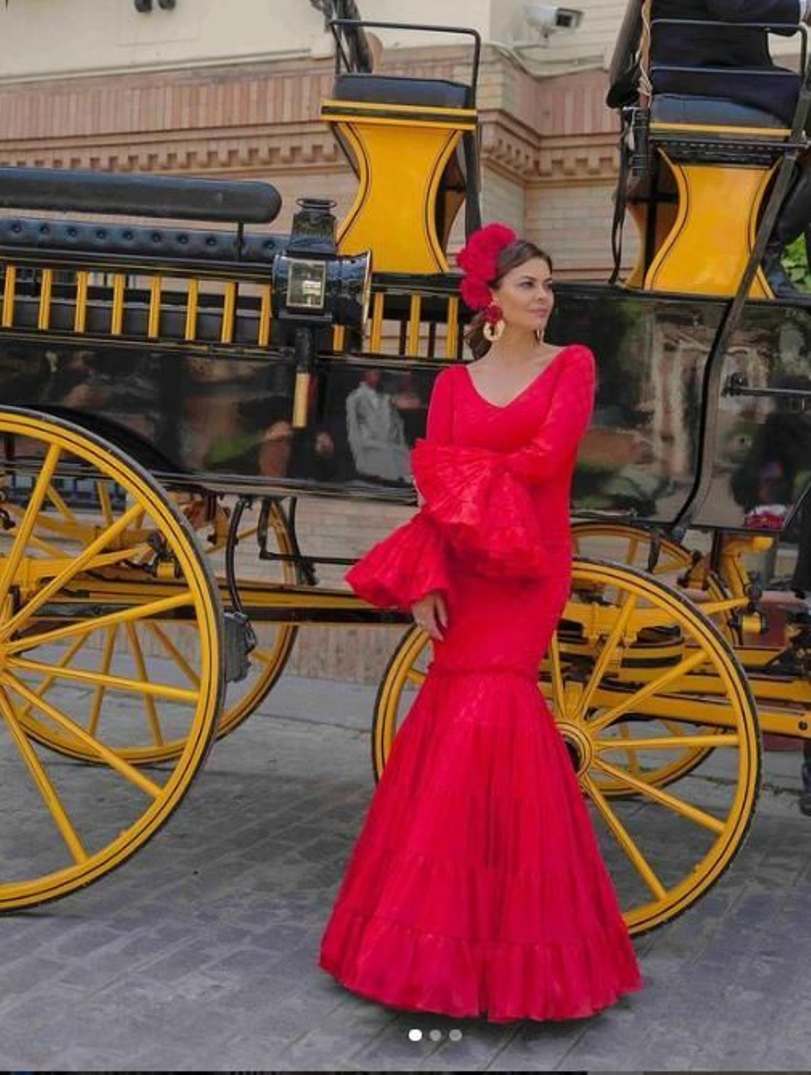 María José Suárez vestida de flamenca en la Feria de Abril de Sevilla.
