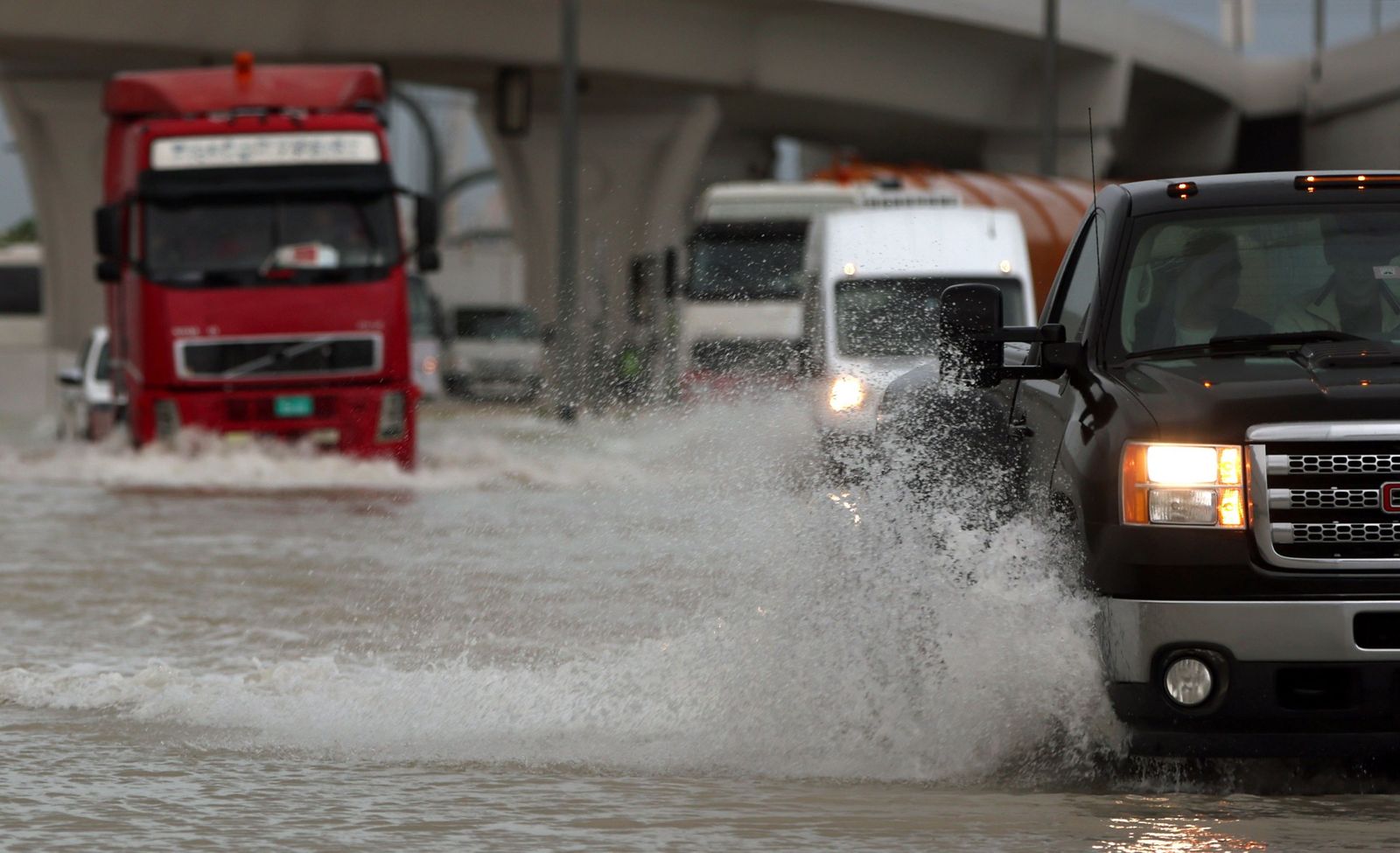 Las terribles y devastadoras lluvias en Emiratos Árabes Unidos