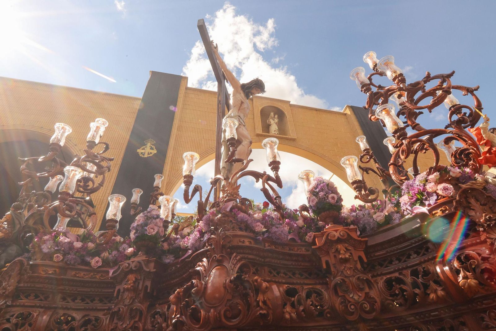 Así vivió Granada la salida de la Hermandad de los Salesianos 2025