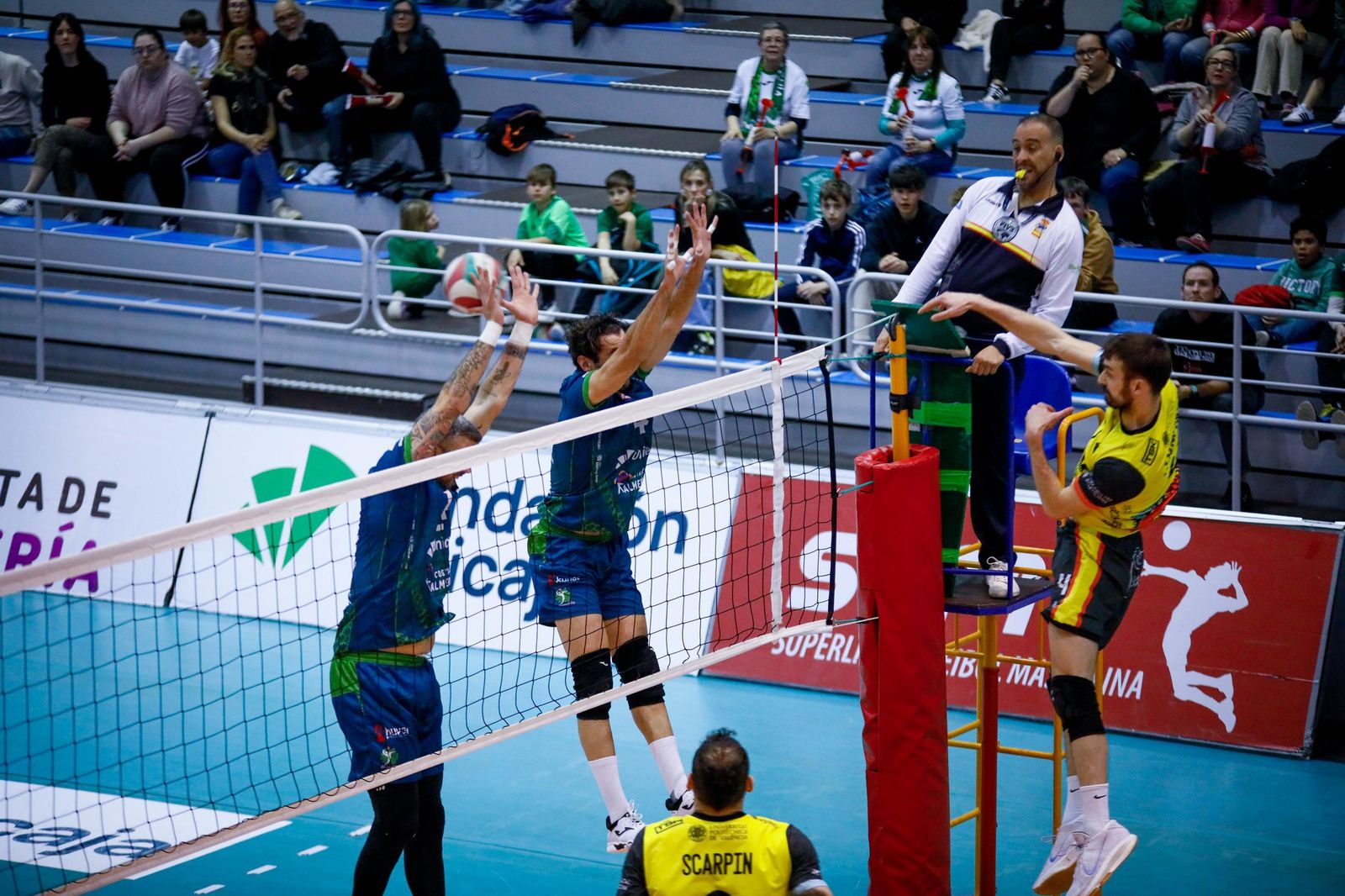 Las imágenes del Unicaja Costa de Almería-Leleman Conqueridor, primer partido del play off por el título de Superliga en Almería