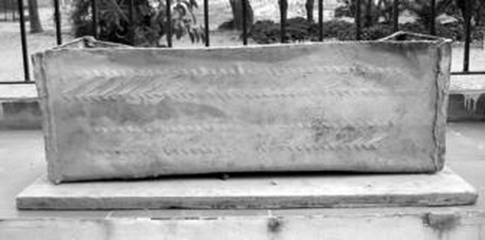 Imagen del sarcófago de plomo hallado cerca de Carteia.