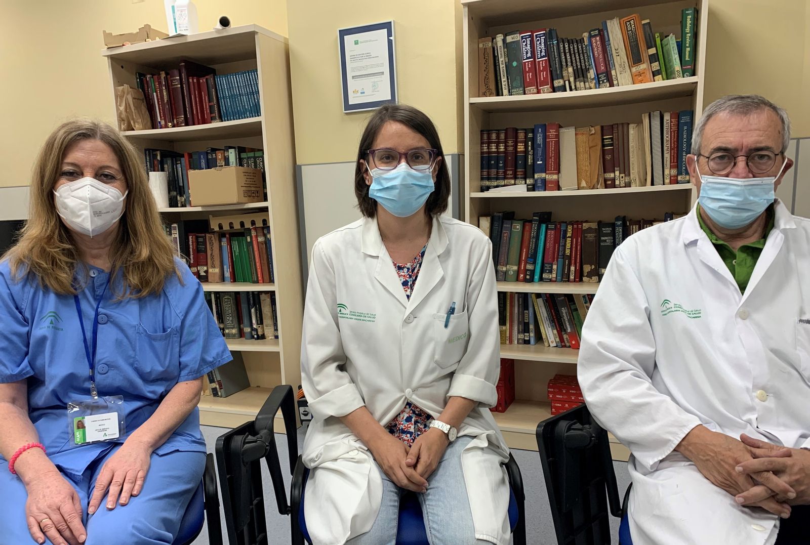 Los doctores Navarro, López y Cueto, responsables del protocolo de AIT.