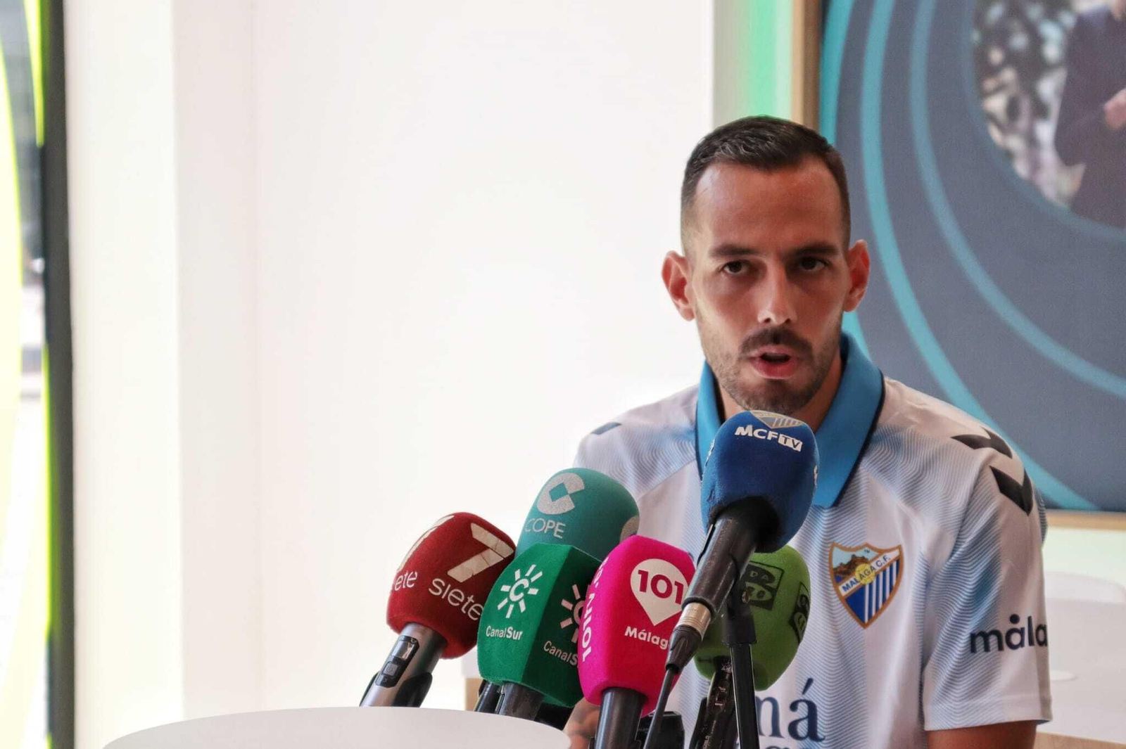 La presentación de Manu Molina como nuevo jugador del Málaga CF La presentación de Manu Molina como nuevo jugador del Málaga CF