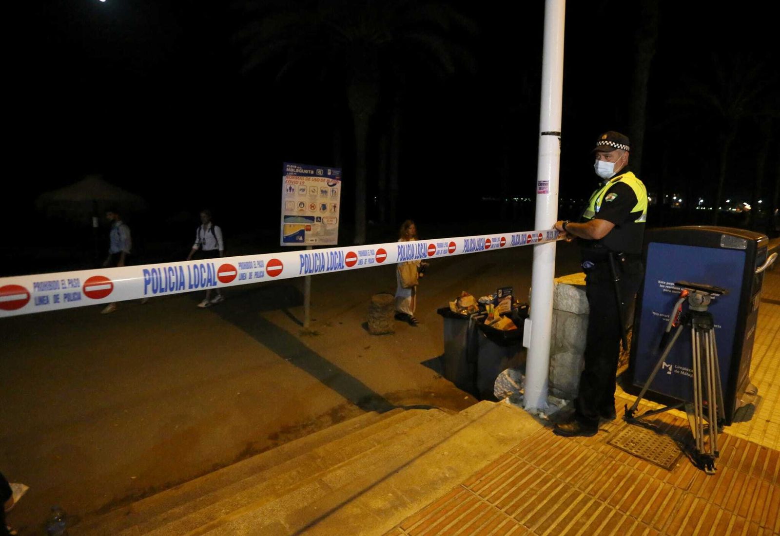 Fotos: Primera noche de cierre de playas en Málaga