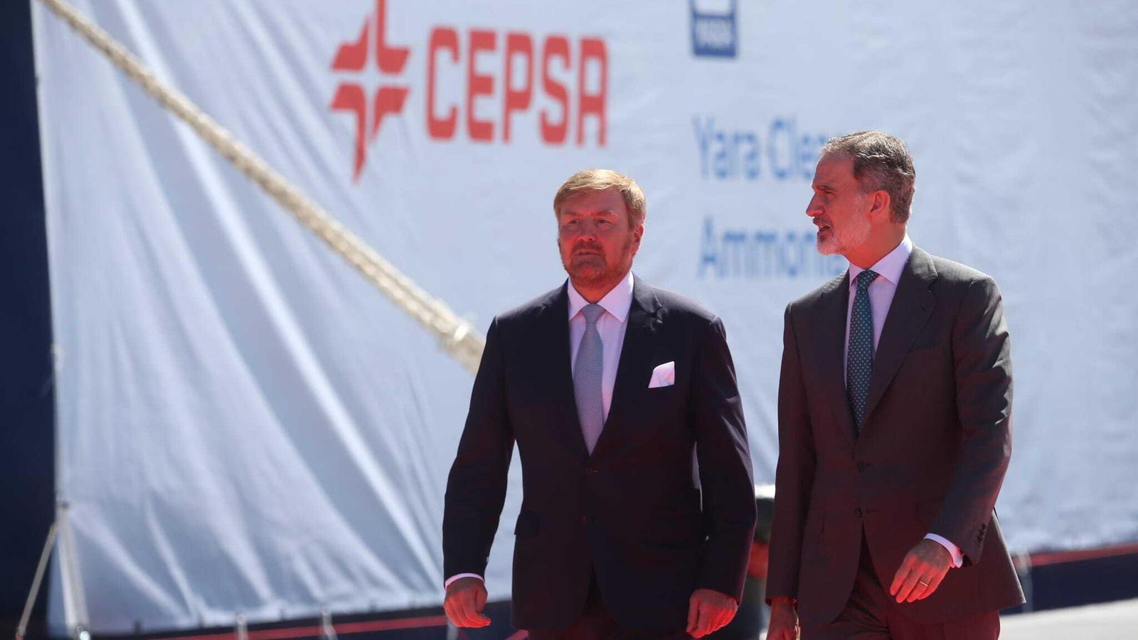 Los reyes Guillermo Alejandro y Felipe VI, este miércoles en el Puerto de Algeciras. Los reyes Guillermo Alejandro y Felipe VI, este miércoles en el Puerto de Algeciras.