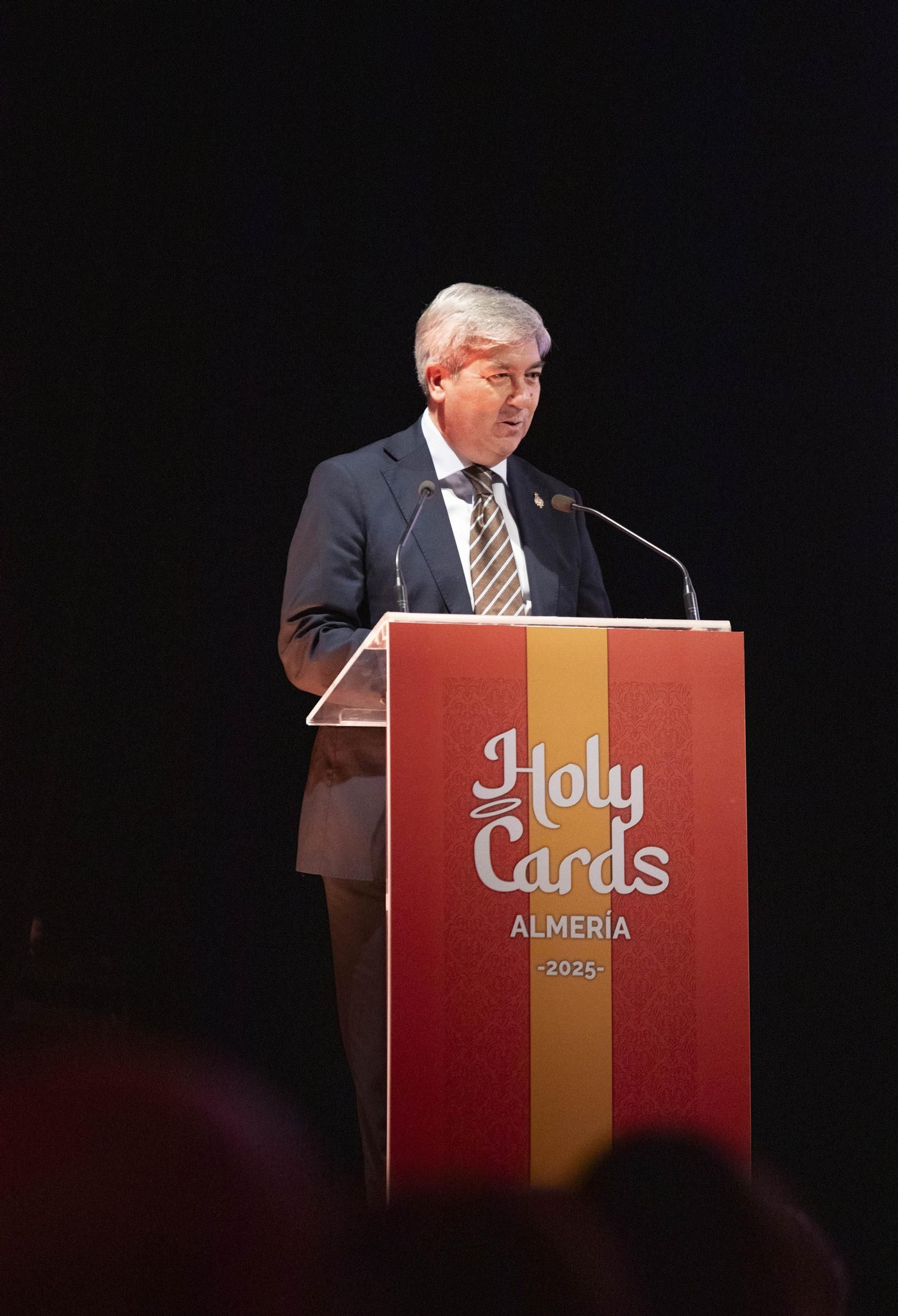 Imágenes de la presentación de las Holy Cards