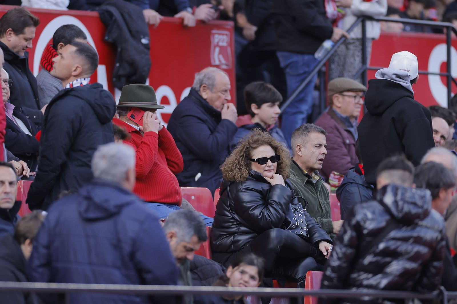 Búscate en las fotos del Sevilla - Girona