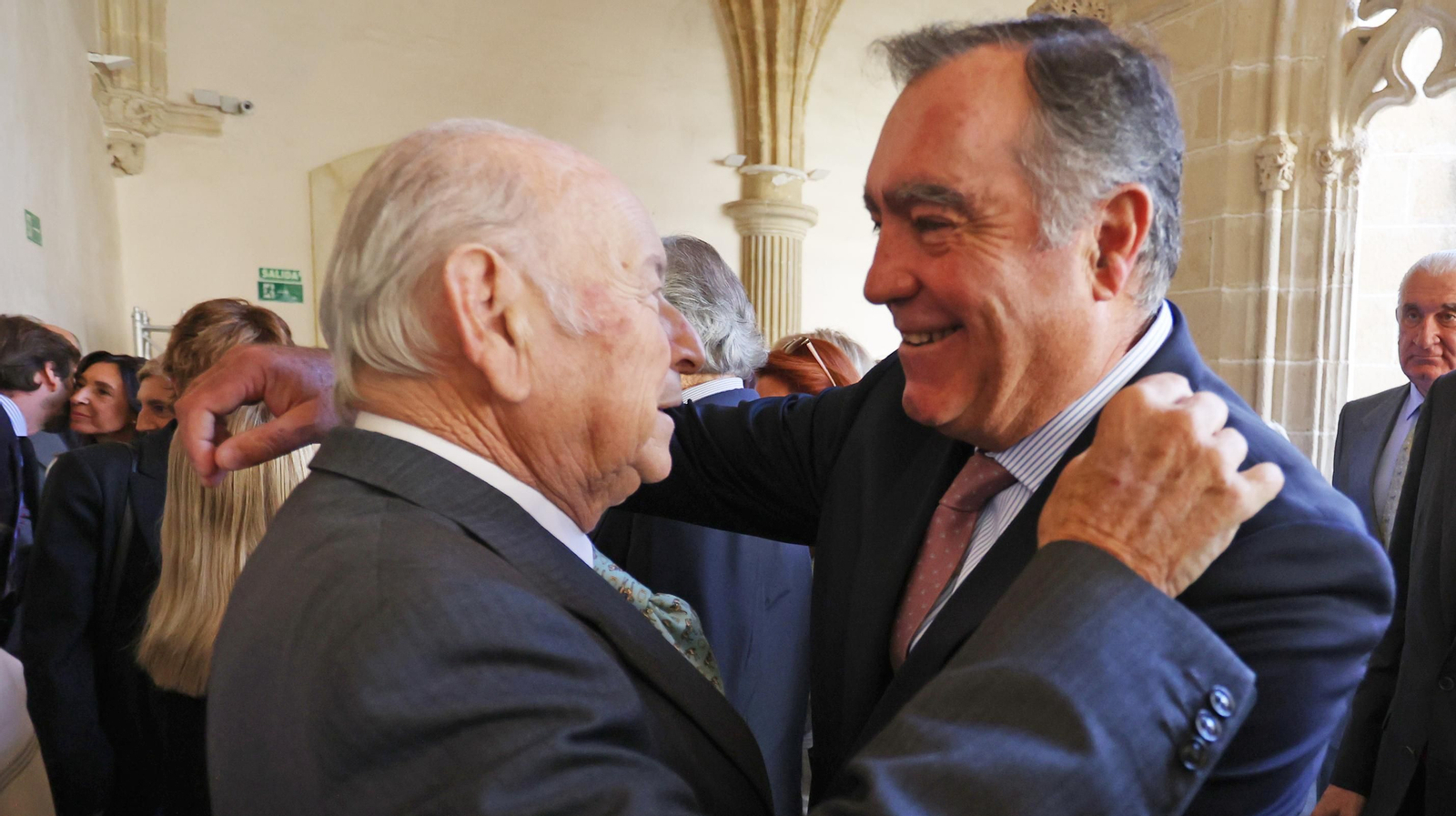 Rafael de Paula, Curro Romero, Padilla, entre otros asistentes al nombramiento de Ávaro Domeq